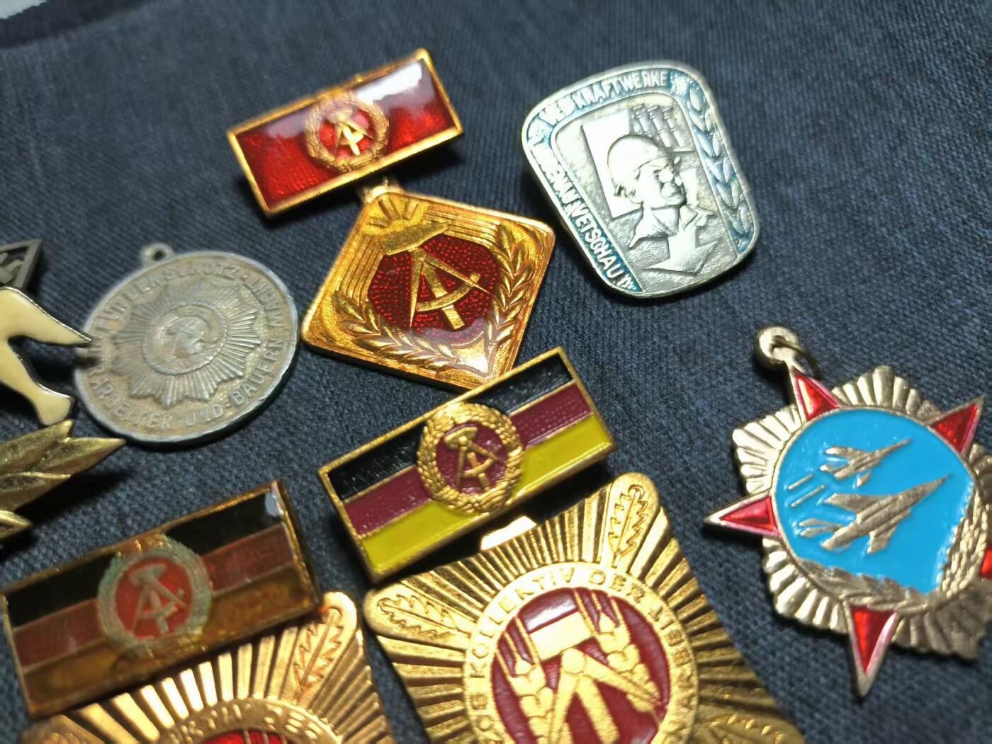 罗岚⭐爱藏⭐精品专拍第七场-分享拍场赚佣（周六有群拍，详细看简介） 民主德国勋赏一组（建设计划奖章 金级先锋战士）