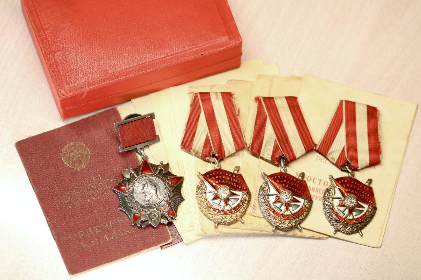 大猫徽章拍卖 第282期 苏联亚历山大勋章红旗套 档案齐全