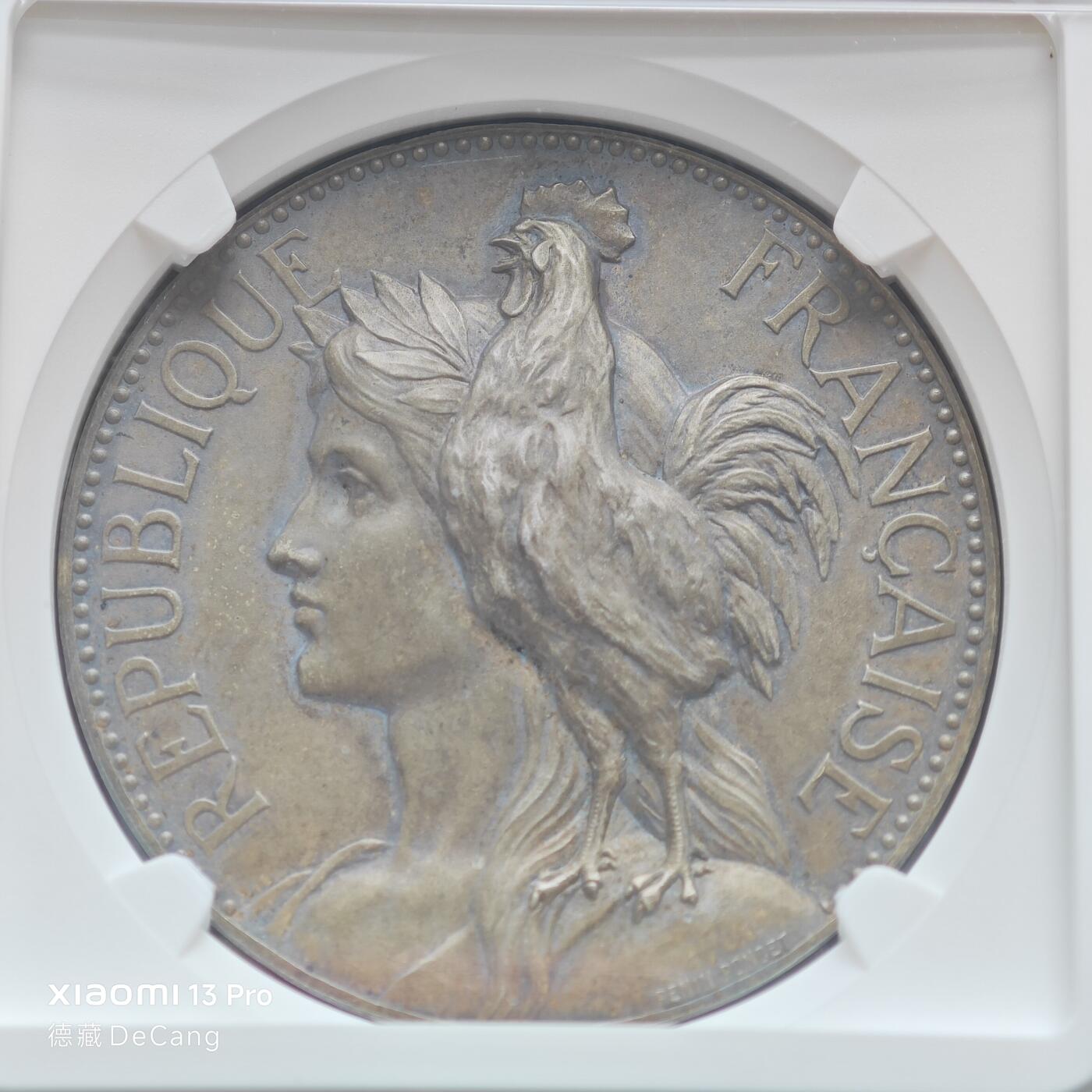 【德藏】世界币章拍卖第153期（拍品征集中~欢迎藏友联系） 19世纪 法国罗纳省长官奖章女神雄鸡镀银纪念铜章 NGC MS64 原味老包浆 图案层次立体 浮雕感极强