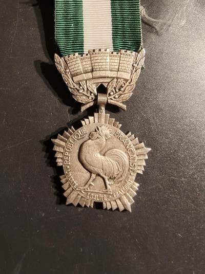 老王徽章第163期 13-15日三场连拍 16日统一发货  13、14日结束后可寄存 -  法国银级地方嘉奖奖章    银质螃蟹银标     20.1g