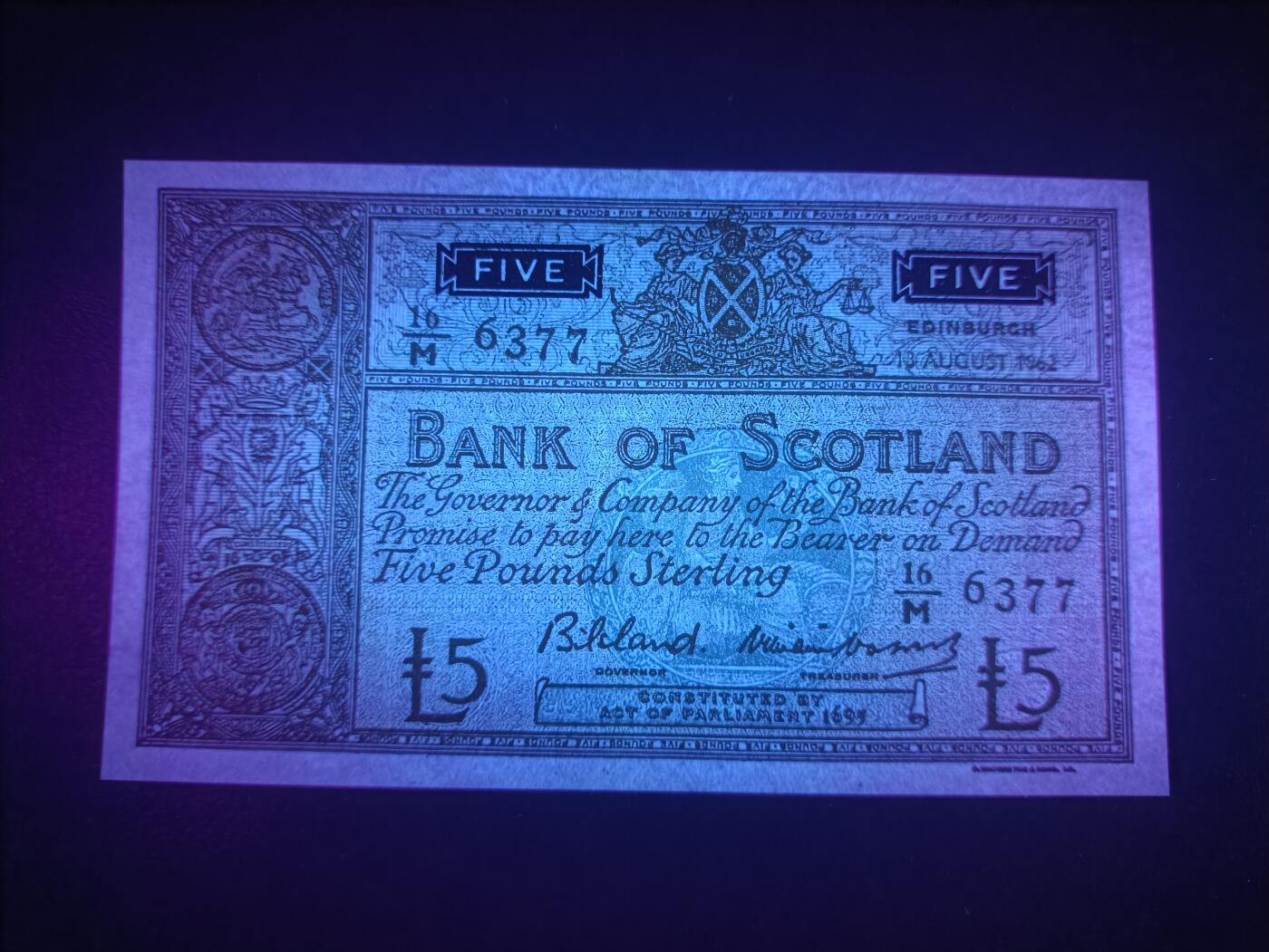 2025十一月第四期，总202期 苏格兰银行1962年5镑UNC-背面痕迹，后期小票幅版本