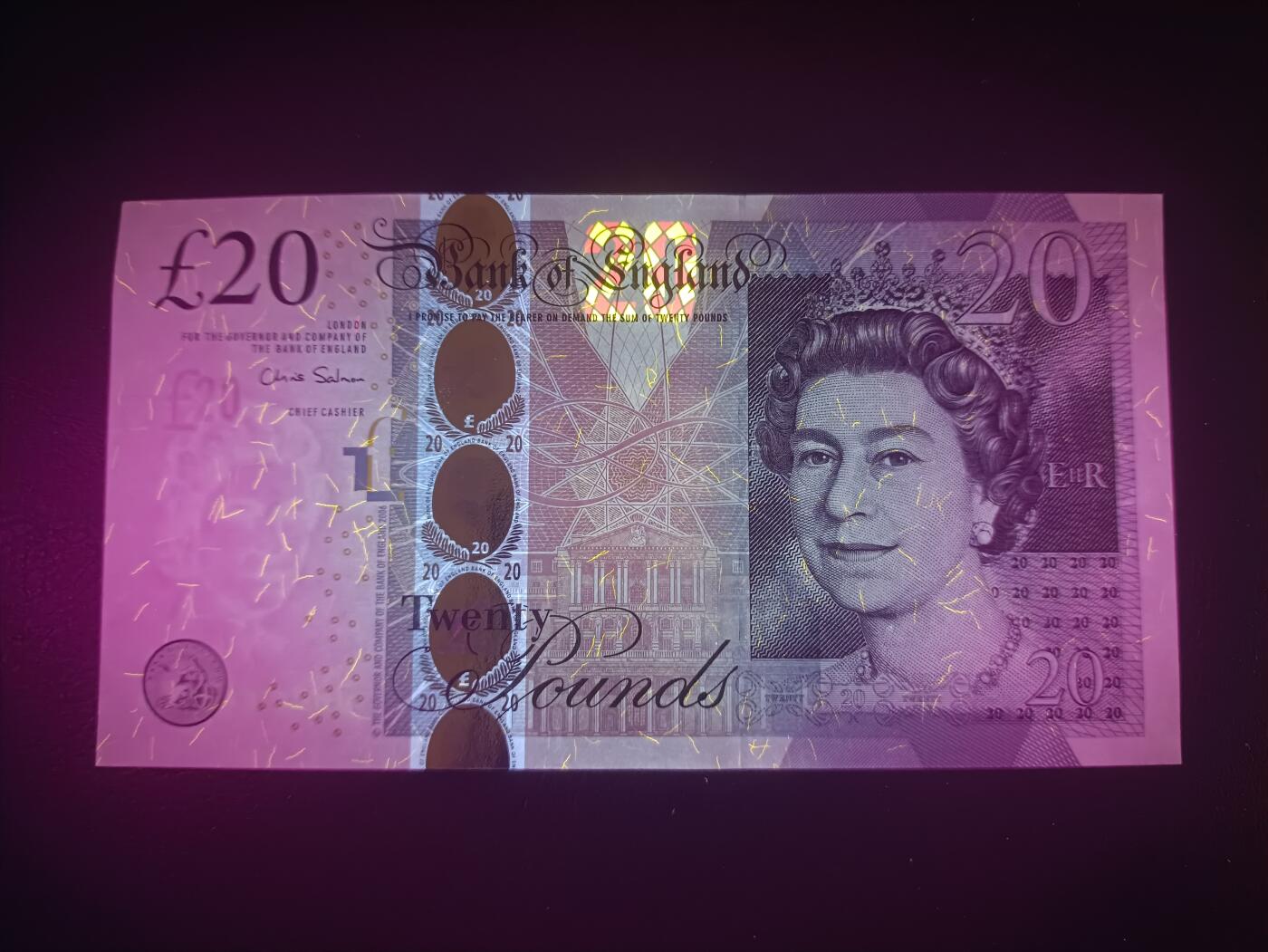 2025十一月第四期，总202期 英格兰F序列20镑UNC-，中年女王和亚当斯密