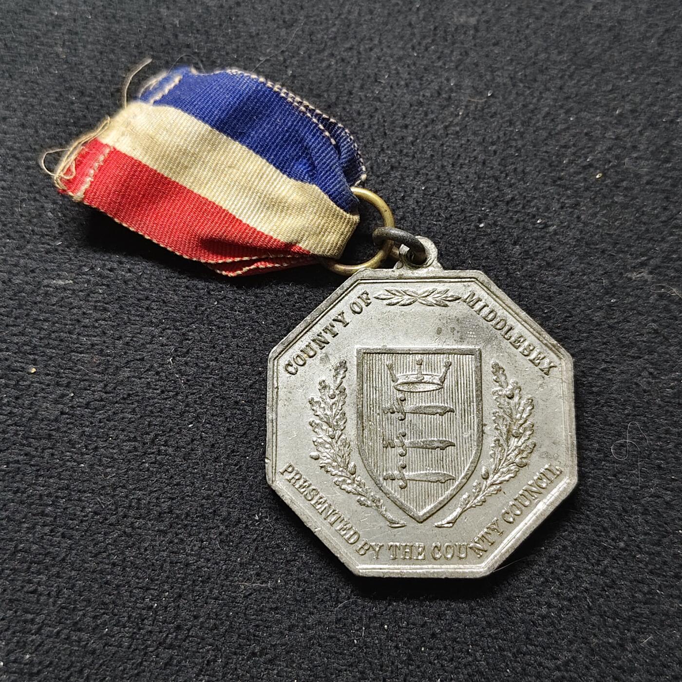 【全场包邮】纯粹捡漏拍476场（免费代拍第13场）调整中 【勋章】英国1935年乔治五世与玛丽王后的银禧纪念日八角锡铅勋章