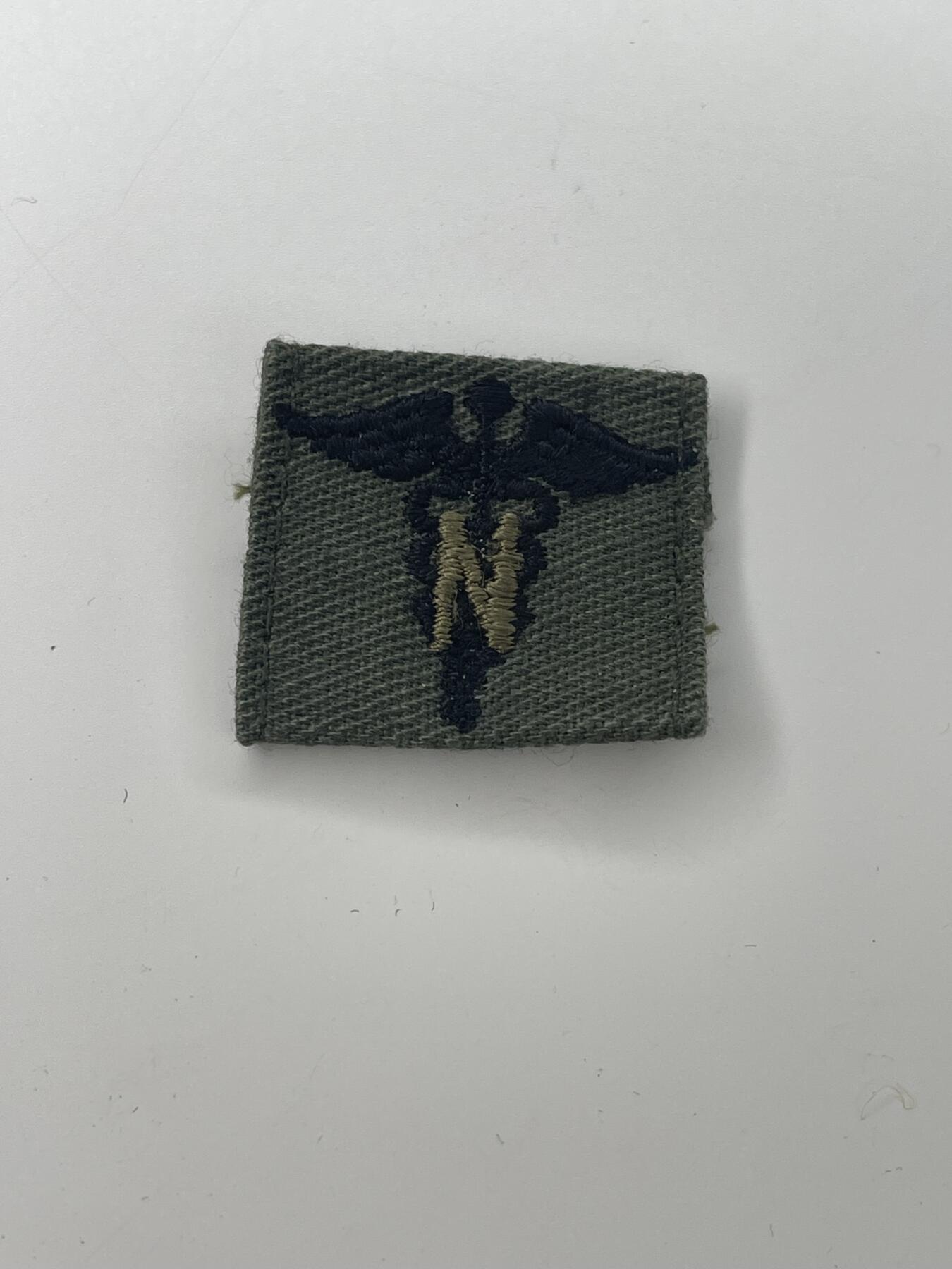 新时代收藏徽章红藏拍卖(第二十八场)  徽章纸品证书杂项 越南战争美军护士刺绣领章