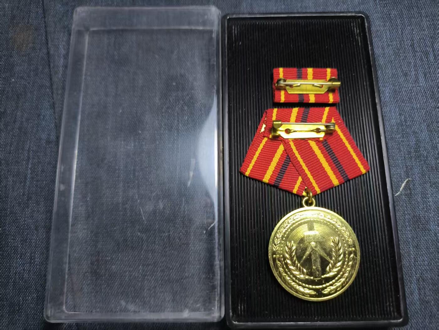 罗岚⭐爱藏⭐精品专拍第七场-分享拍场赚佣（周六有群拍，详细看简介） 民主德国工战队金级功绩奖章全套带盒略