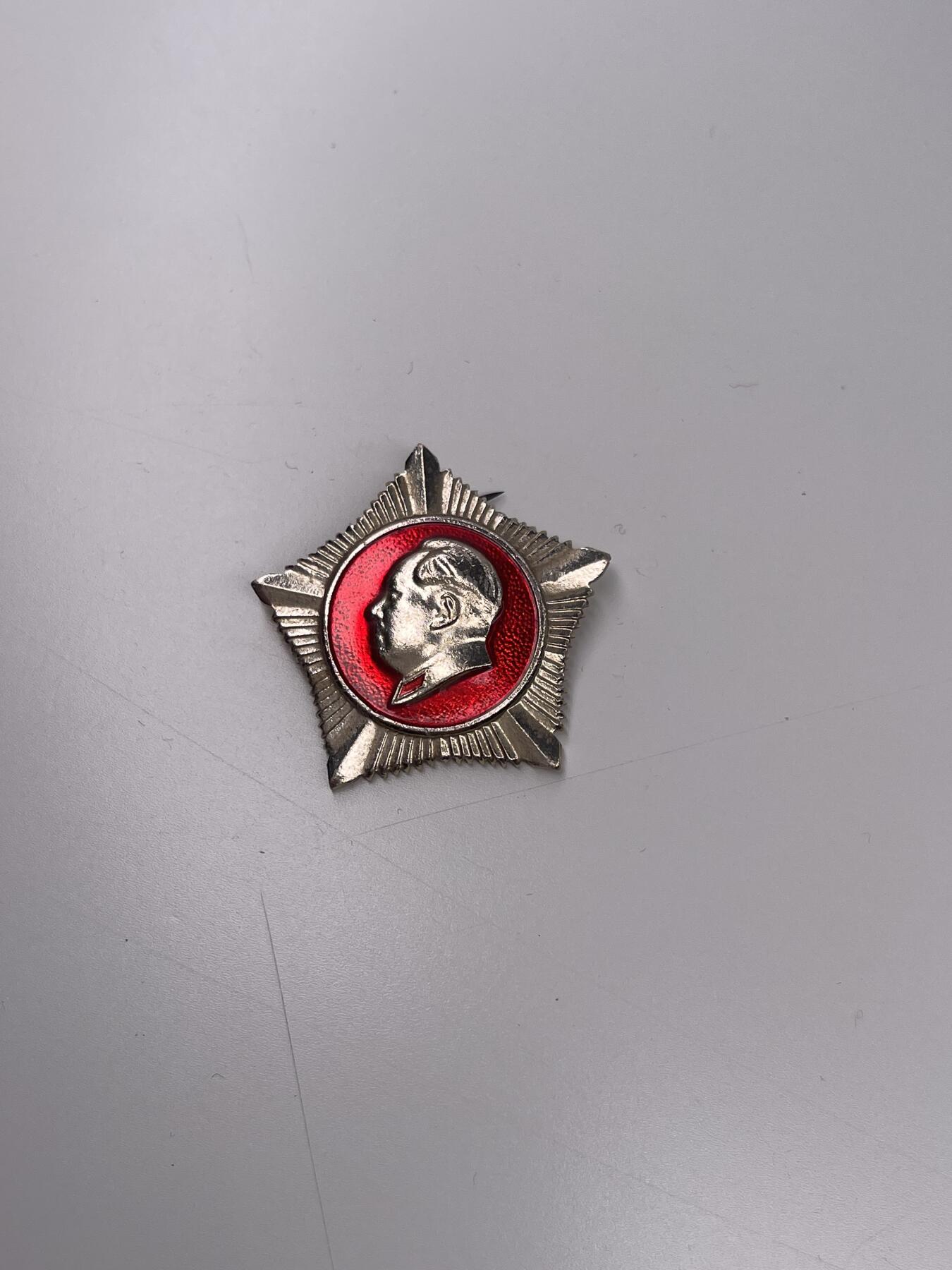 新时代收藏徽章红藏拍卖(第二十八场)  徽章纸品证书杂项 毛主席万岁星形章