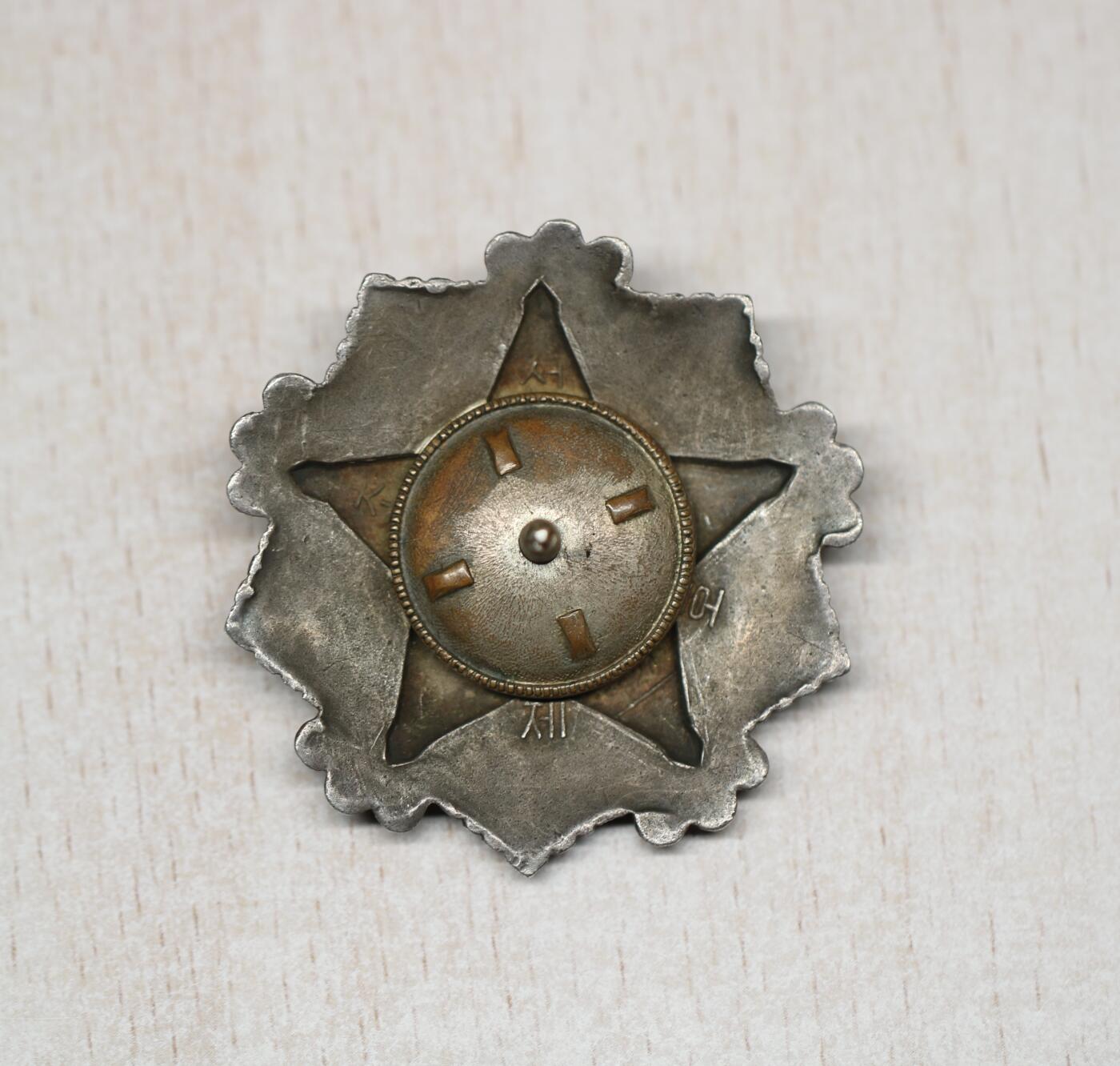 大猫徽章拍卖 第282期 朝鲜🇰🇵三级国旗勋章 早期小轮