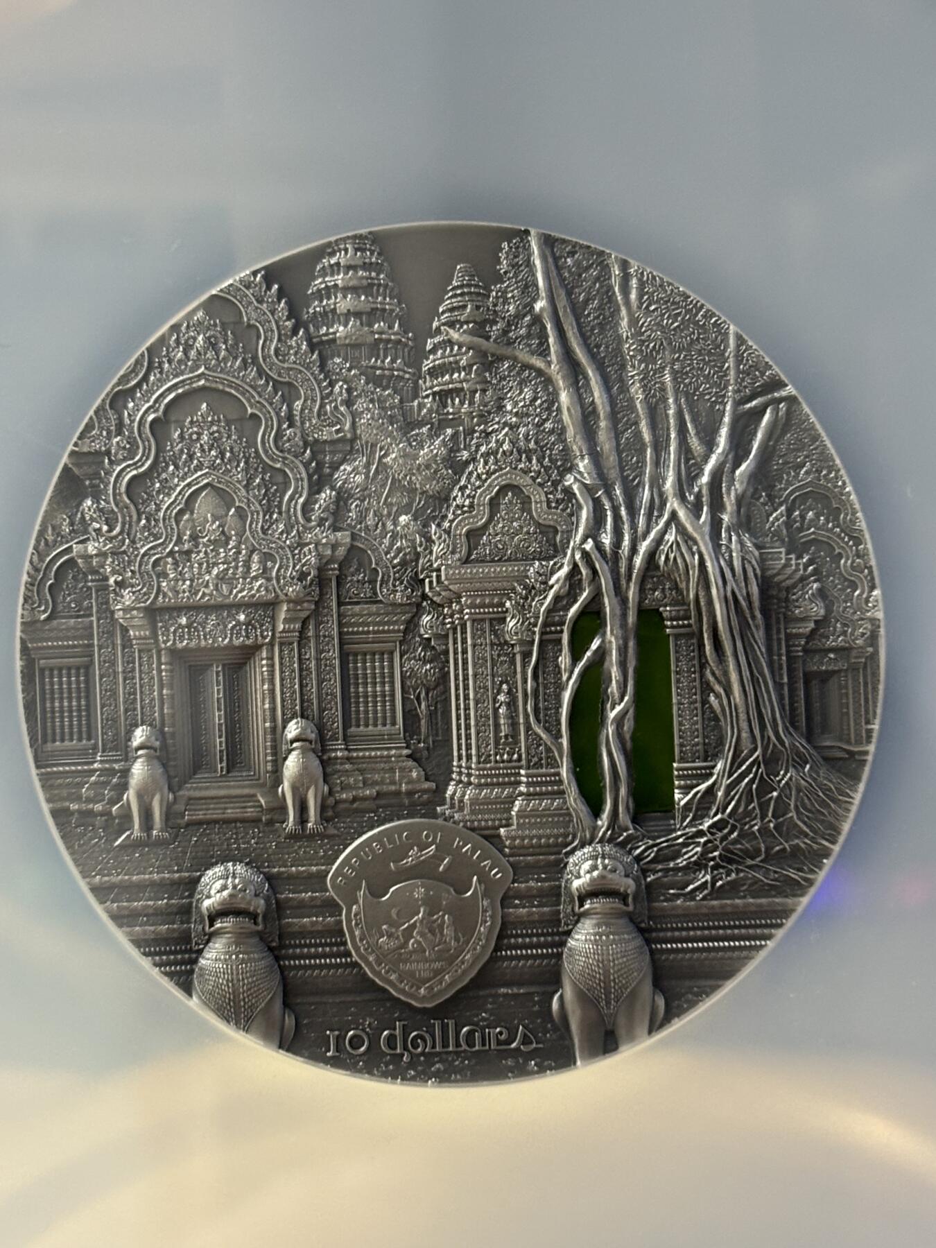 第181期拍卖 帕劳2019年蒂凡尼柬埔寨吴哥窟2盎司镶嵌玻璃银币NGC-MS70原盒证书，999银，发行999枚