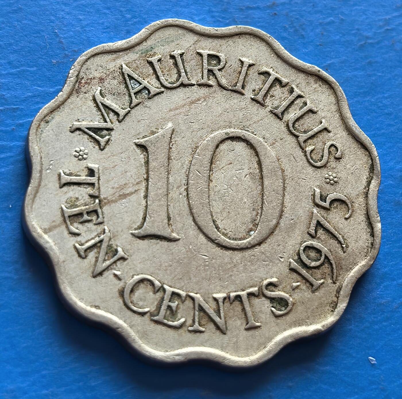 外国优质老铜币银币，周六九点倒数截拍，满百包邮，可寄存半年，喜欢朋友微信扫描二维码可直接参拍