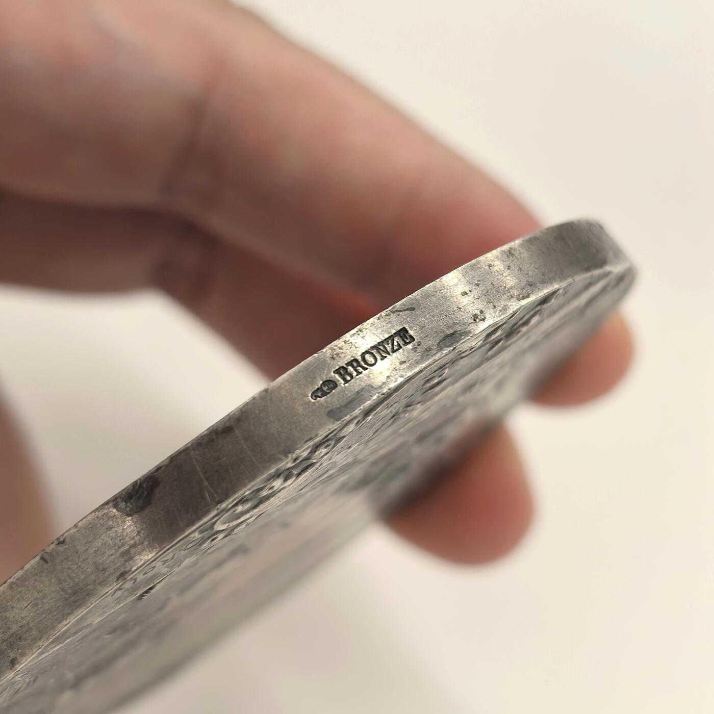 博洋堂世界钱币拍卖第146期（全场包邮） 法国68mm世博会1912年铜镀银巨大章，女神和城市风景并存的超大艺术大件！