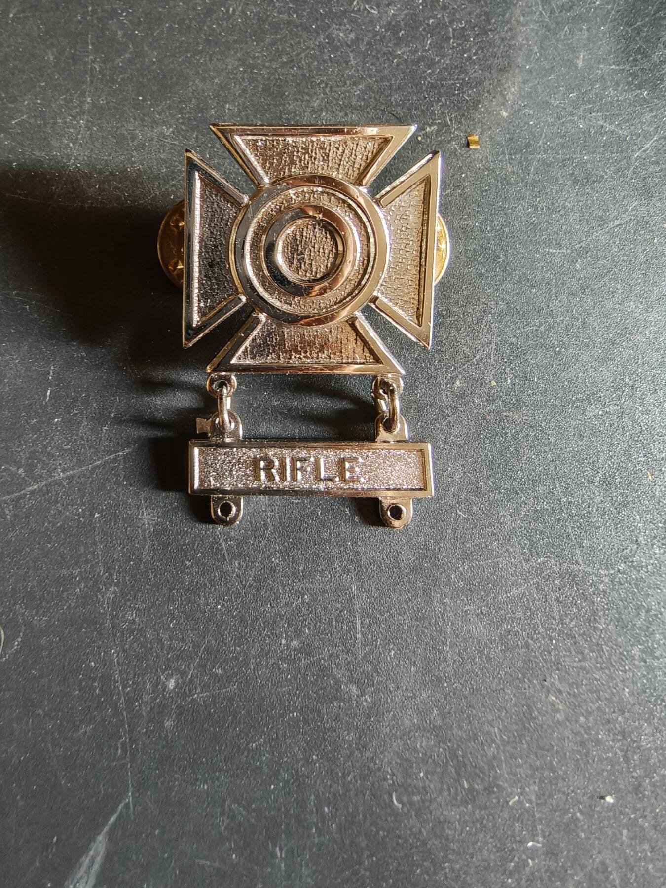 老王徽章第163期 13-15日三场连拍 16日统一发货  13、14日结束后可寄存 美国神射手技能章     步枪勋条