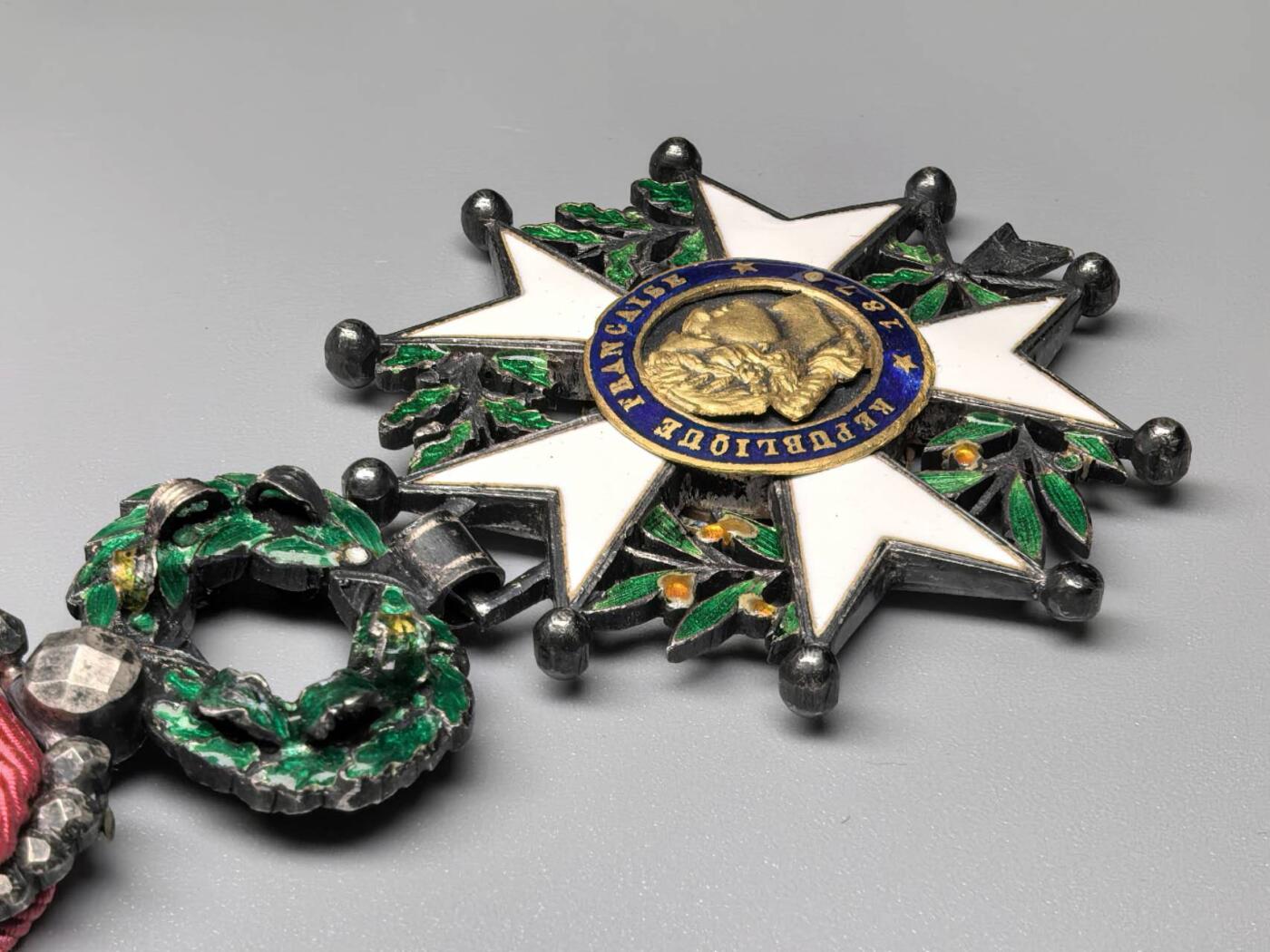 小驴勋章奖章收藏11月15日周六晚五点拍卖（珍爱和平，收藏战争，铭记历史，勿忘国耻，忠党爱国。有偿代拍，送拍规则在简介最后，参拍须阅读规则后再参拍，关系到运费包装发货时效真假辨别等关键信息，拍卖时不再发原图，看大图店主微信码在拍卖店铺介绍里）