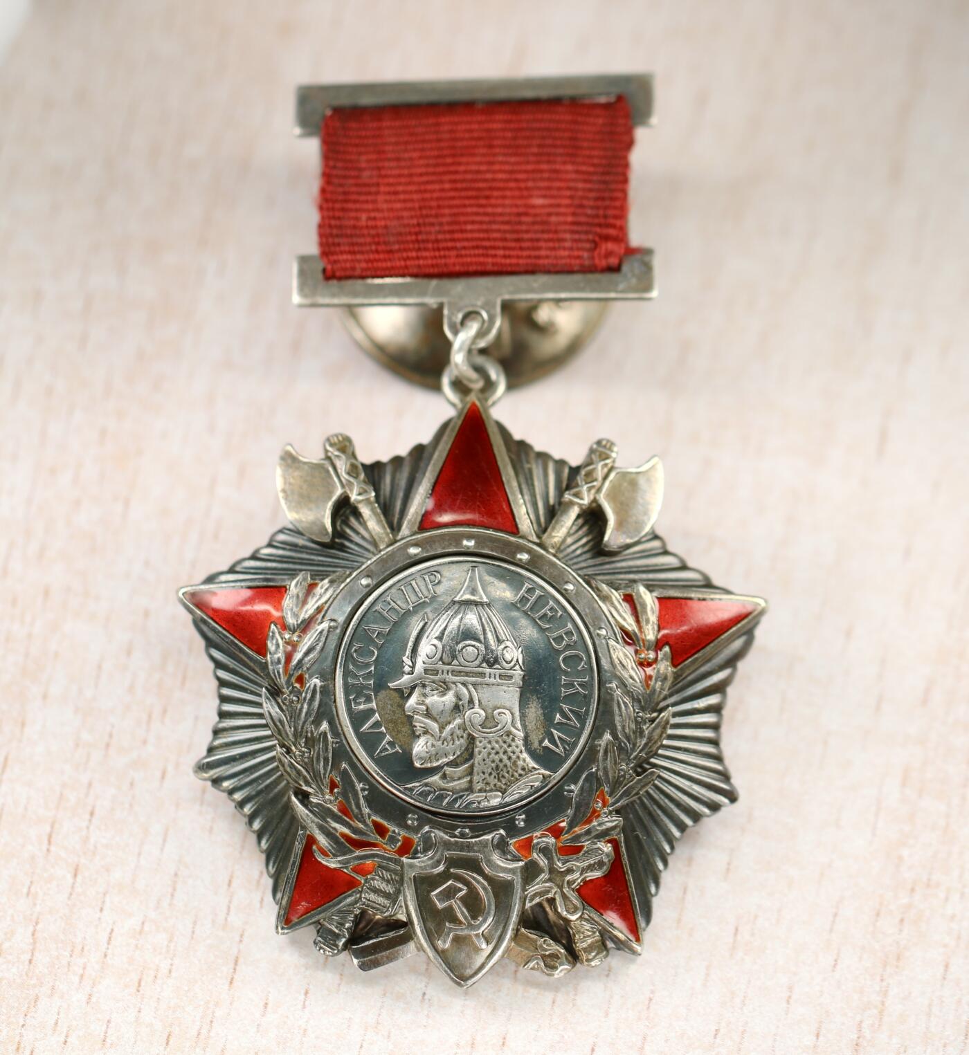 大猫徽章拍卖 第282期 苏联亚历山大勋章红旗套 档案齐全