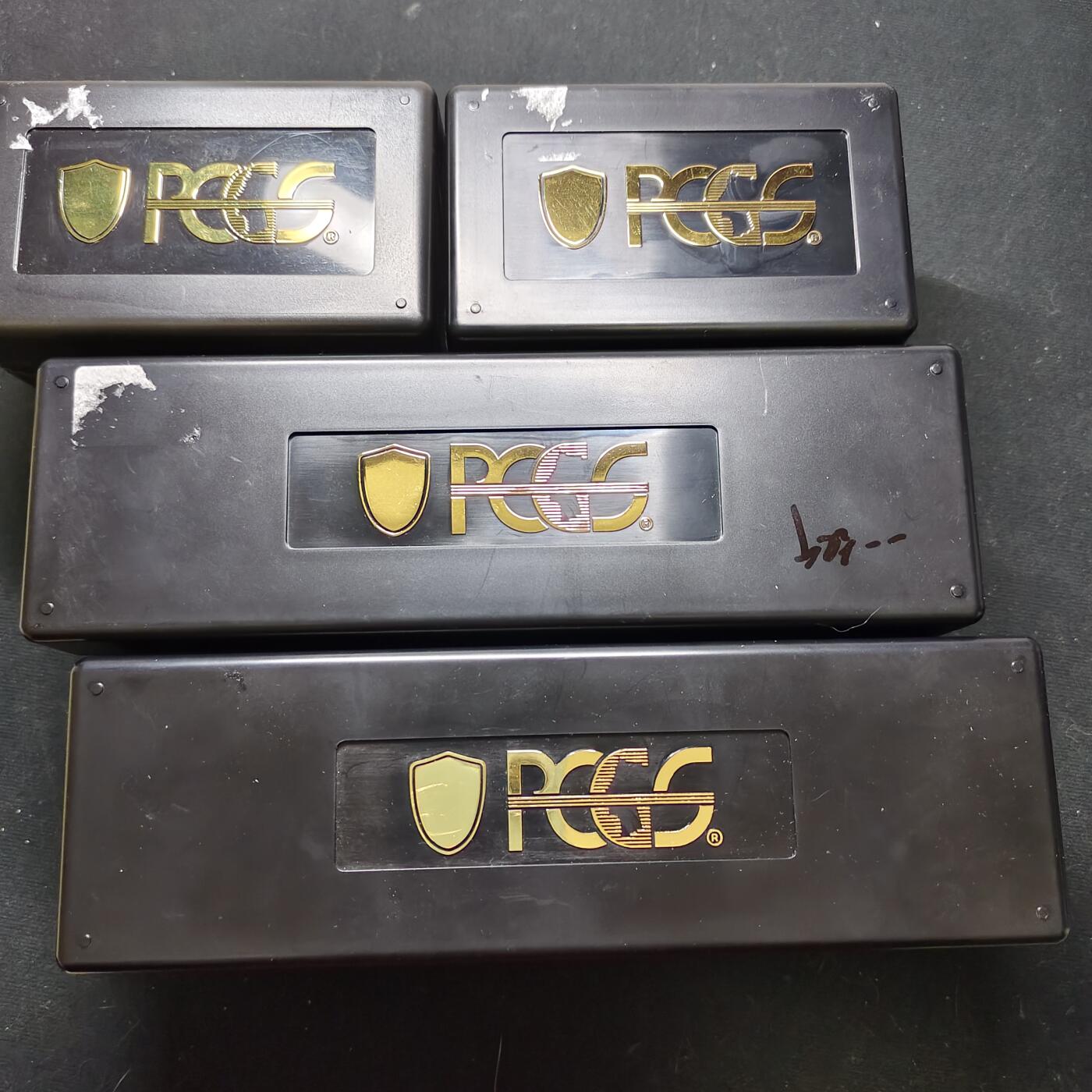 【全场包邮】纯粹捡漏拍477场（免费代拍第14场）调整中 【收藏工具】PCGS评级币收纳盒黑盒4个-10枚装2个+20枚装2个