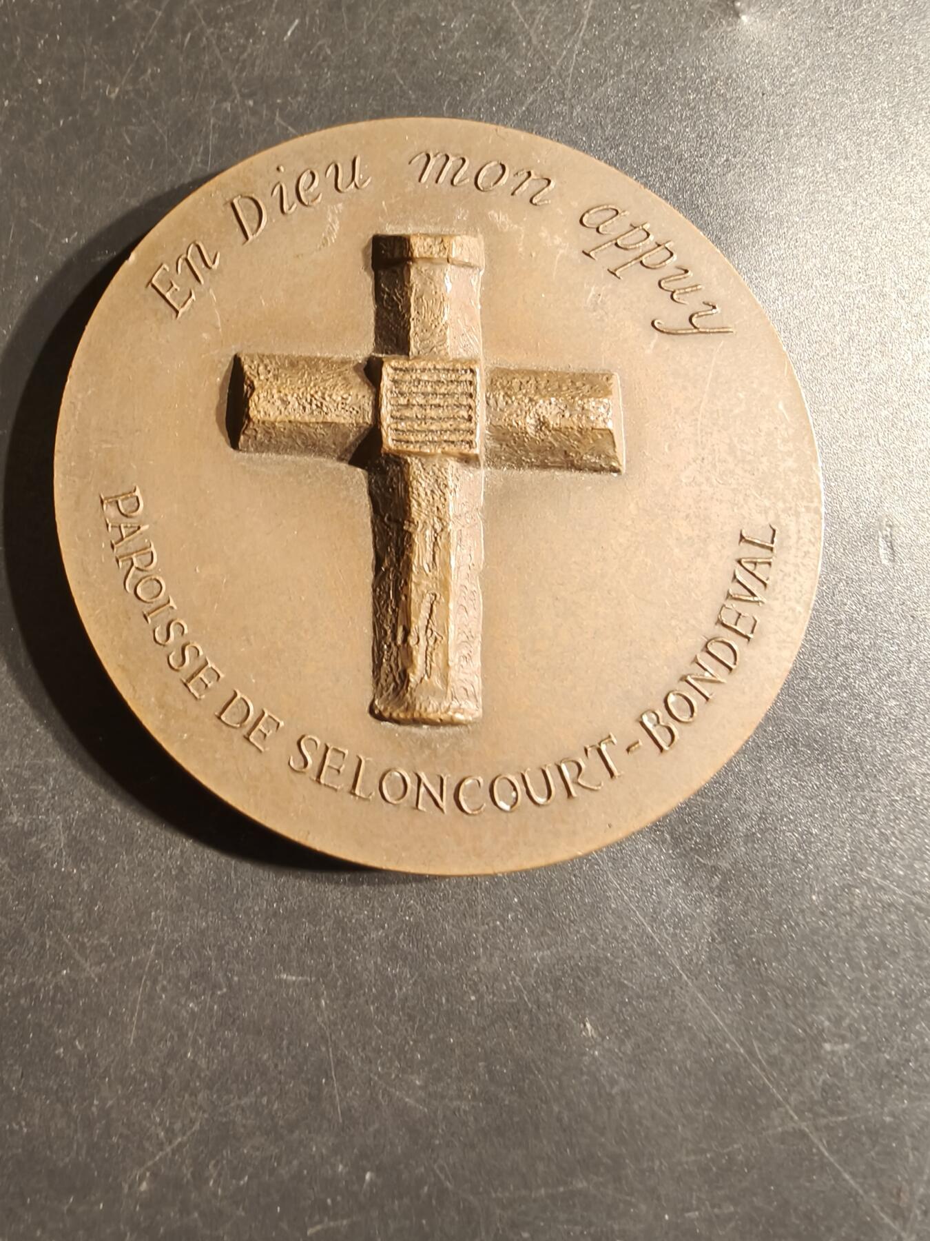 老王徽章第163期 13-15日三场连拍 16日统一发货  13、14日结束后可寄存 法国天主教会塞隆库尔-邦德瓦尔教区大铜章    高浮雕    直径68mm.    重量194.4g