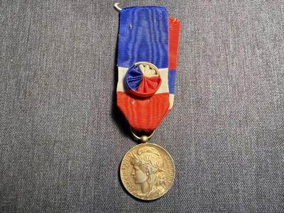 罗岚⭐爱藏⭐精品专拍第七场-分享拍场赚佣（周六有群拍，详细看简介） - 法兰西第三共和国劳工部银级劳工奖章 带花结 银质