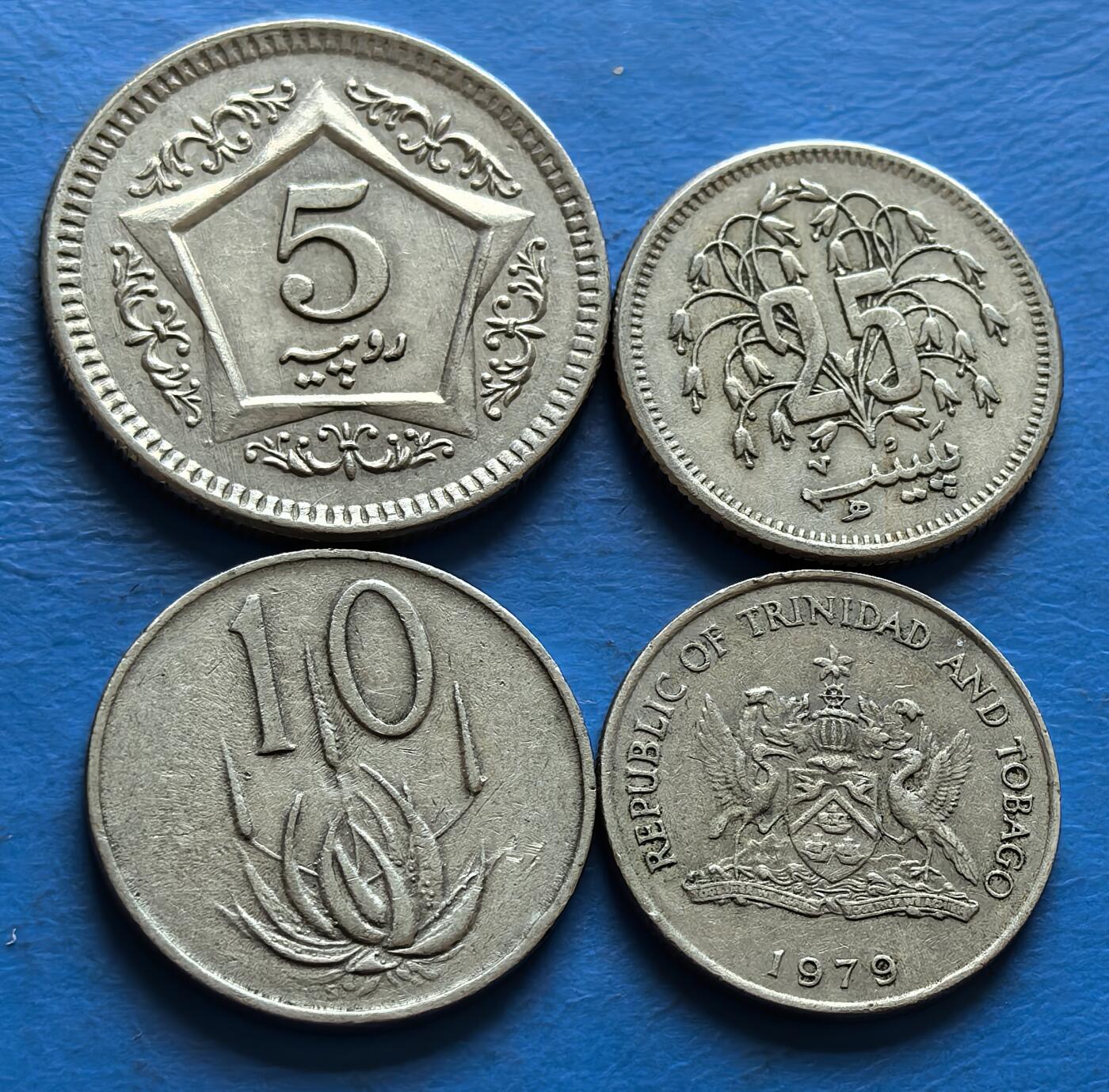 外国优质老铜币银币，周六九点倒数截拍，满百包邮，可寄存半年，喜欢朋友微信扫描二维码可直接参拍