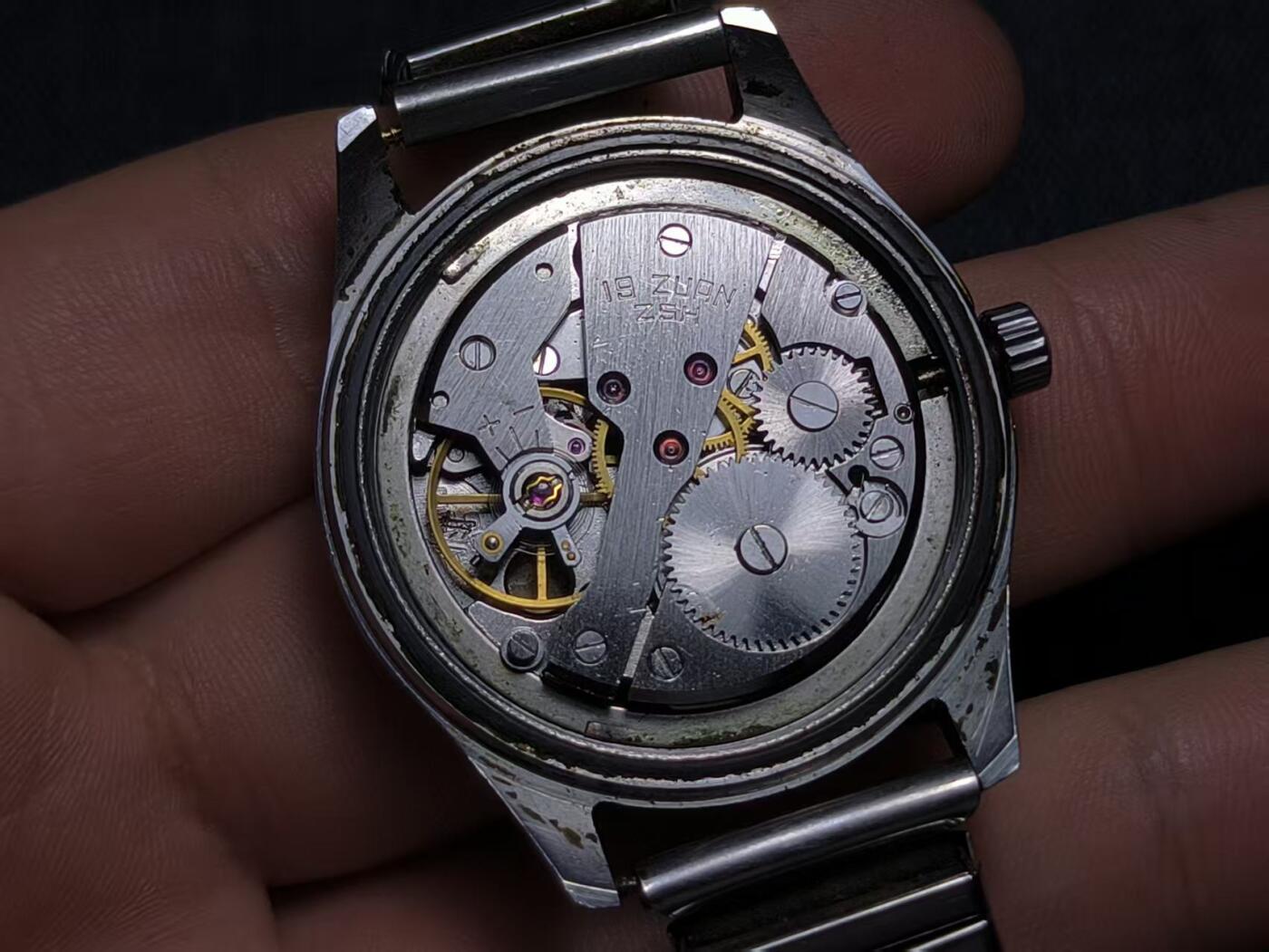 罗岚⭐爱藏⭐精品专拍第七场-分享拍场赚佣（周六有群拍，详细看简介）  金鸡牌（JINJI）手表 12时刻度 弹簧钢链表带 功能完好可走时---“19 ZUAN ZSH-19钻自动上链”  带防水盖 首款自产自动上链机芯手表