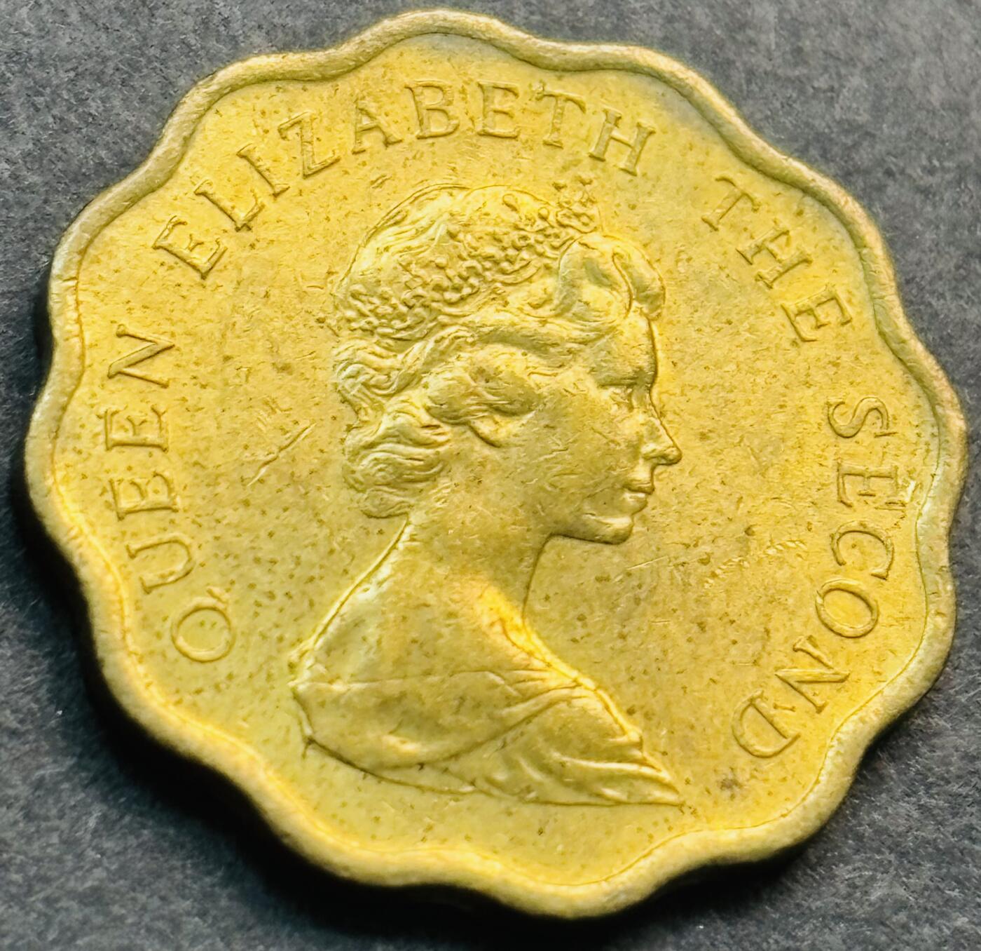 文馨钱币收藏第 281 场，【 长期接收代拍品】银元，银币，套币，纸币专场（本场截拍后休息三天，19 号发货） 原铜光品相 1982 年英属香港花边贰毫铜币，第一版