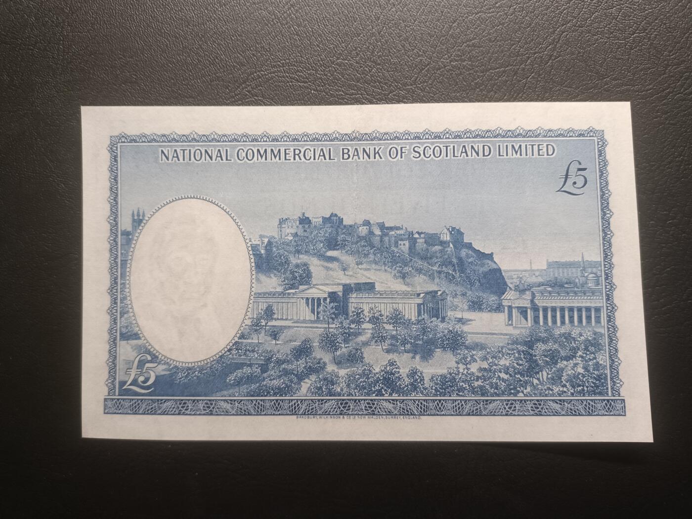 2025十一月第四期，总202期 苏格兰国家商业银行1966年5镑AUNC，银行徽章和19世纪爱丁堡俯瞰图，此银行现在被苏格兰皇家银行收购，已不存在
