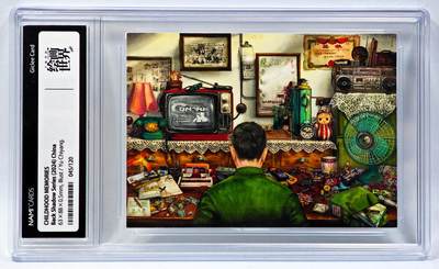 白泽拍卖卡牌手绘专场第28期（细雨生寒、寻梅闻香） - 2024 NAMI卡牌 绘画世界 童年记忆 045/120 于驰洋亲签 官封卡砖