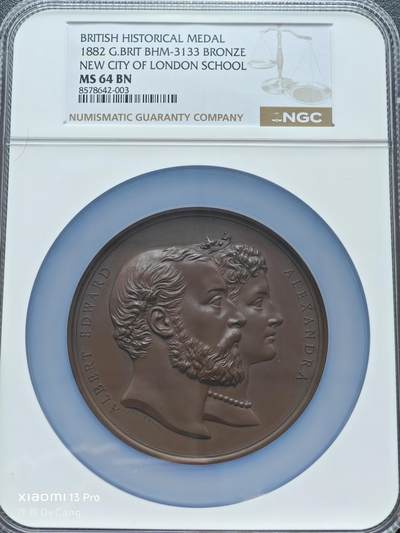 【德藏】世界币章拍卖第153期（拍品征集中~欢迎藏友联系） - 1882年 英国伦敦城市学院高浮雕纪念大铜章 NGC MS64BN 巧克力包浆 浮雕感极强 人物刻画传神 大盒封装