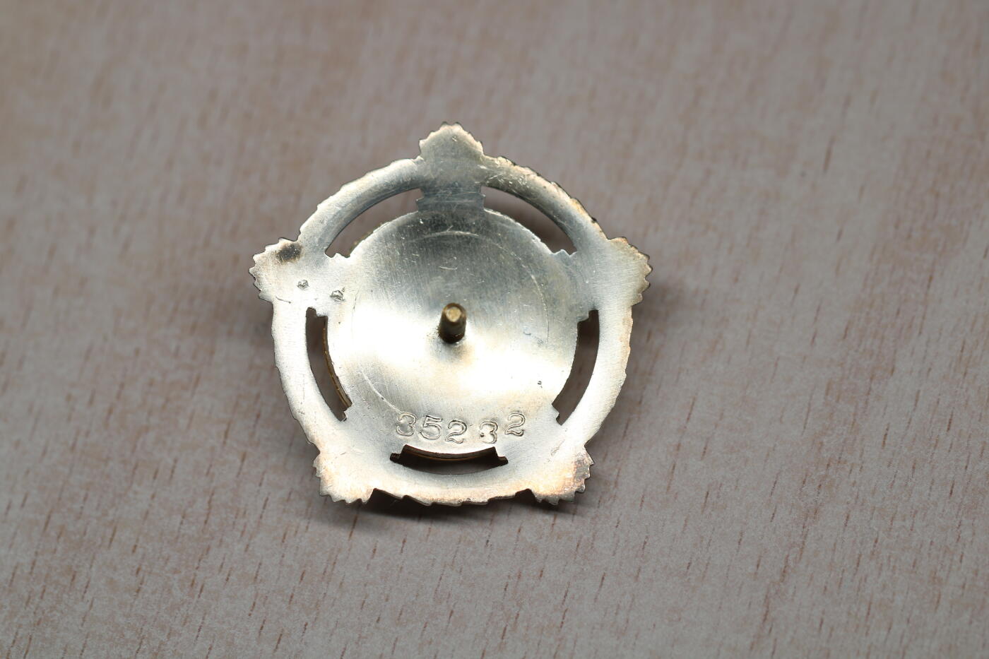 大猫徽章拍卖 第282期 南斯拉夫二级友谊、三级游击队之星 苏联证章