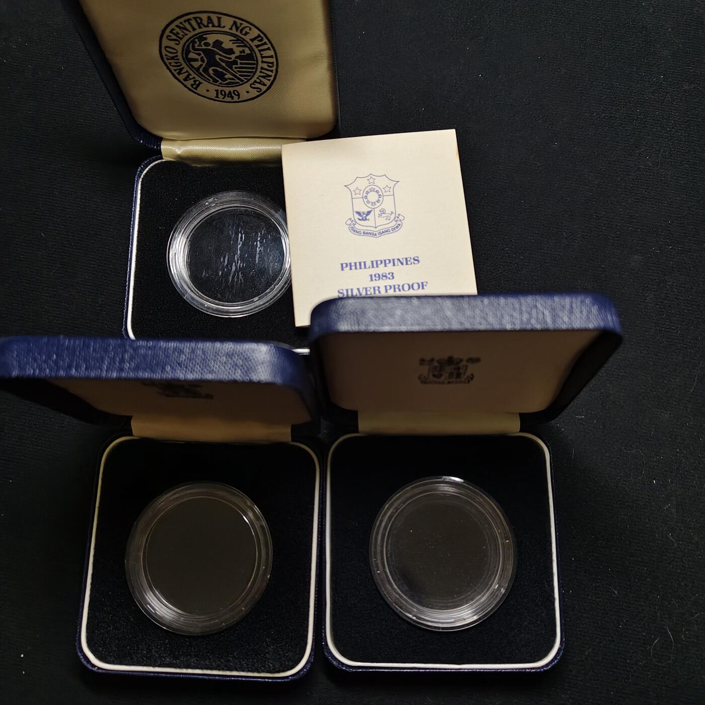 【全场包邮】纯粹捡漏拍477场（免费代拍第14场）调整中 【收藏工具】空盒3个一组-含1983年100比索菲律宾大学成立75周年空盒带证书+英系克朗银币空盒2个
