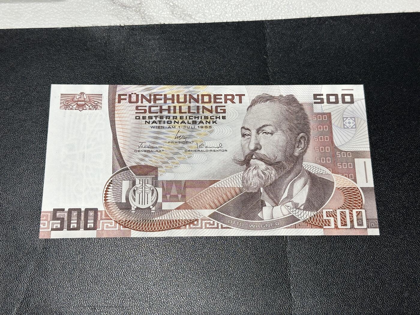 《外钞收藏家》第五百八十五期（精品场）（本平台长期征集拍品、欢迎藏友们联系合作）