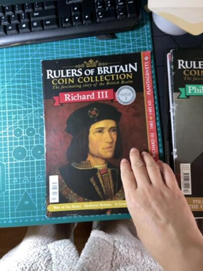 2025年第一百二十九场(总第一百五十五场）外国邮票、散币场(免佣金) （英国统治者硬币收藏系列）的第2期藏品杂志，查理三世主题