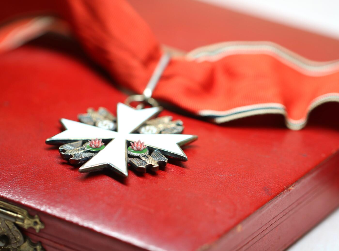 大猫徽章拍卖 第282期 珍爱和平 德三雄鹰勋章 状态很棒 