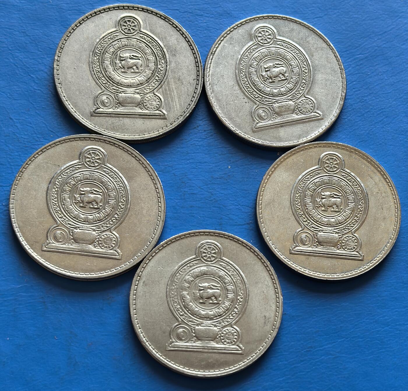 外国优质老铜币银币，周六九点倒数截拍，满百包邮，可寄存半年，喜欢朋友微信扫描二维码可直接参拍