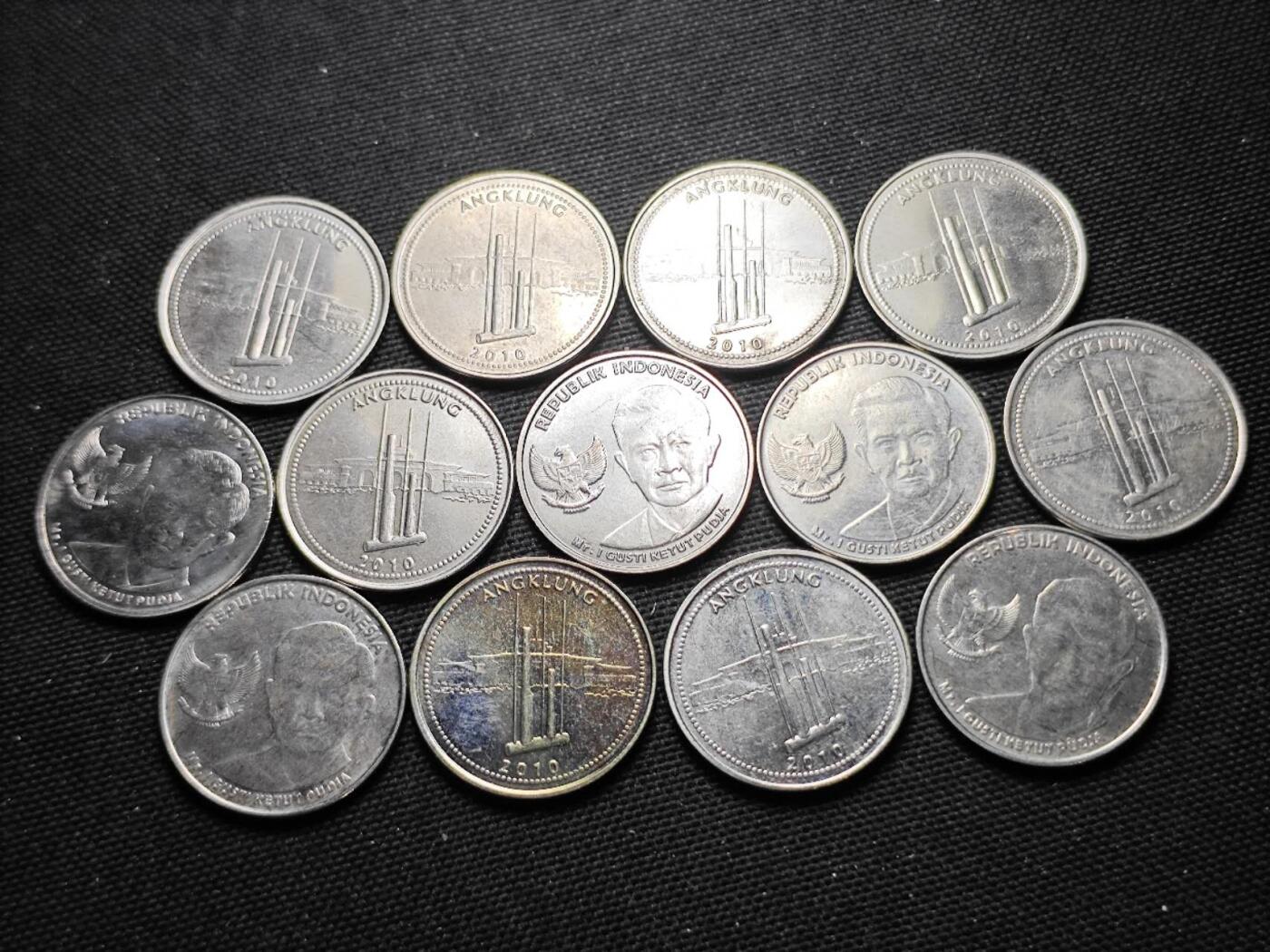 KK钱币收藏小铺  第370场  2月预留时间 周末发货  印度尼西亚1000卢比一组13枚