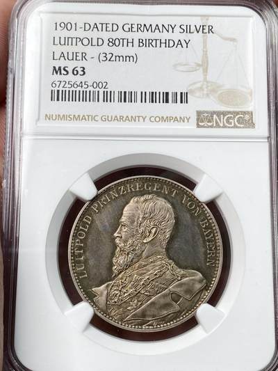 万国钱币拍卖第055期 - NGC MS63 1901年德国巴伐利亚利奥波德摄政王80大寿纪念银章 罕见品种 均匀通透的深玫瑰香槟彩包浆覆盖在巴伐利亚风格双狮护盾之上 绝美收藏级