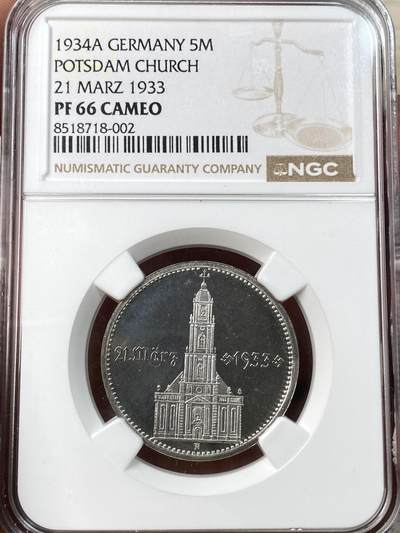 万国钱币拍卖第055期 - NGC PF66CAM 1934年德三帝国波茨坦教堂加字精制5马克 普制通货极其常见的品种 但顶级品相的精制一直都是可遇不可求的存在 黝黑深度镜面精制底板 喷砂质感的教堂与帝国鹰 无需赘述的一枚GEM级别精制德三教堂 NGC唯一冠军分 23年8月HA一枚PF65成交价5760美金供参考