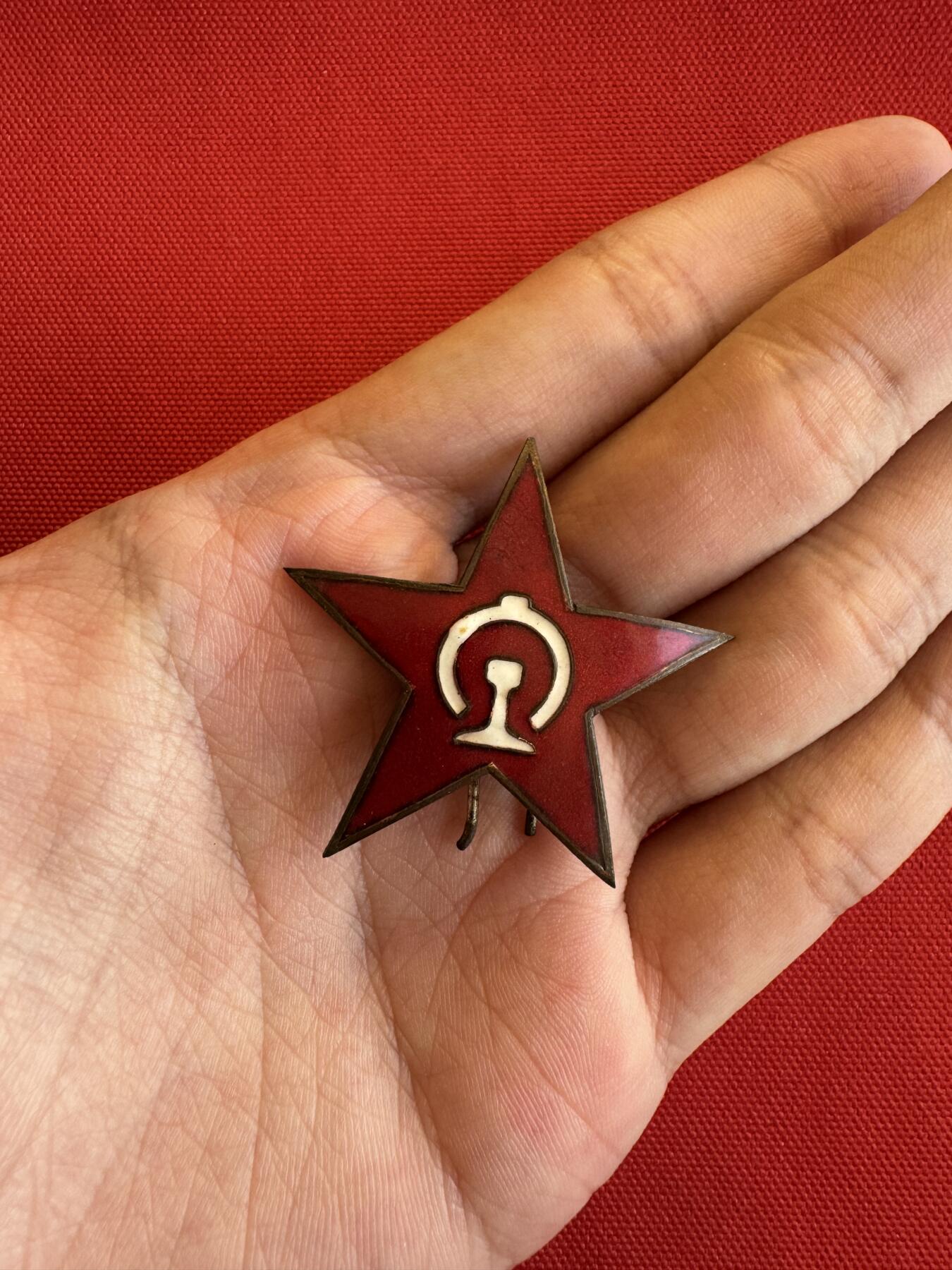 五哥徽章群   15号周六晚上八点4群联拍 帽徽