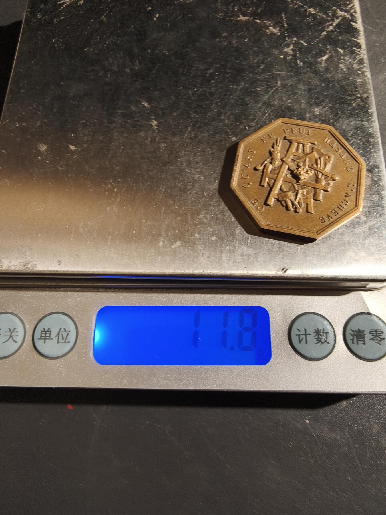 老王徽章第163期 13-15日三场连拍 16日统一发货  13、14日结束后可寄存 法国艺术协会八角铜章    直径30mm.    重量11.8g