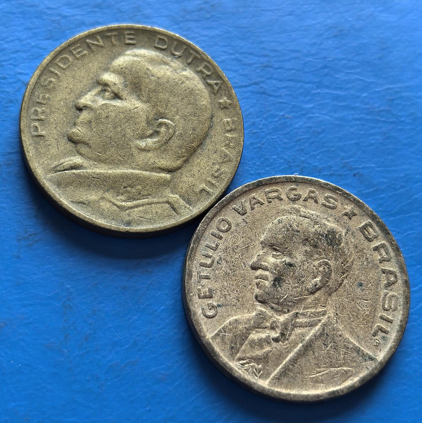 外国优质老铜币银币，周六九点倒数截拍，满百包邮，可寄存半年，喜欢朋友微信扫描二维码可直接参拍