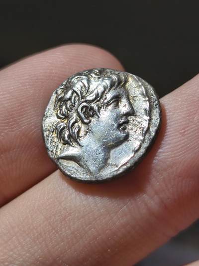 星盘世界钱币十一月二十二日古典币精品专场 - 稀少典藏精品！塞琉古安条克七世1德拉克马银币 安条克造币 背面胜利女神 他一度重新收复美索不达米亚 但在米底地区因分兵被击败 品相非常好质感一流爱不释手
