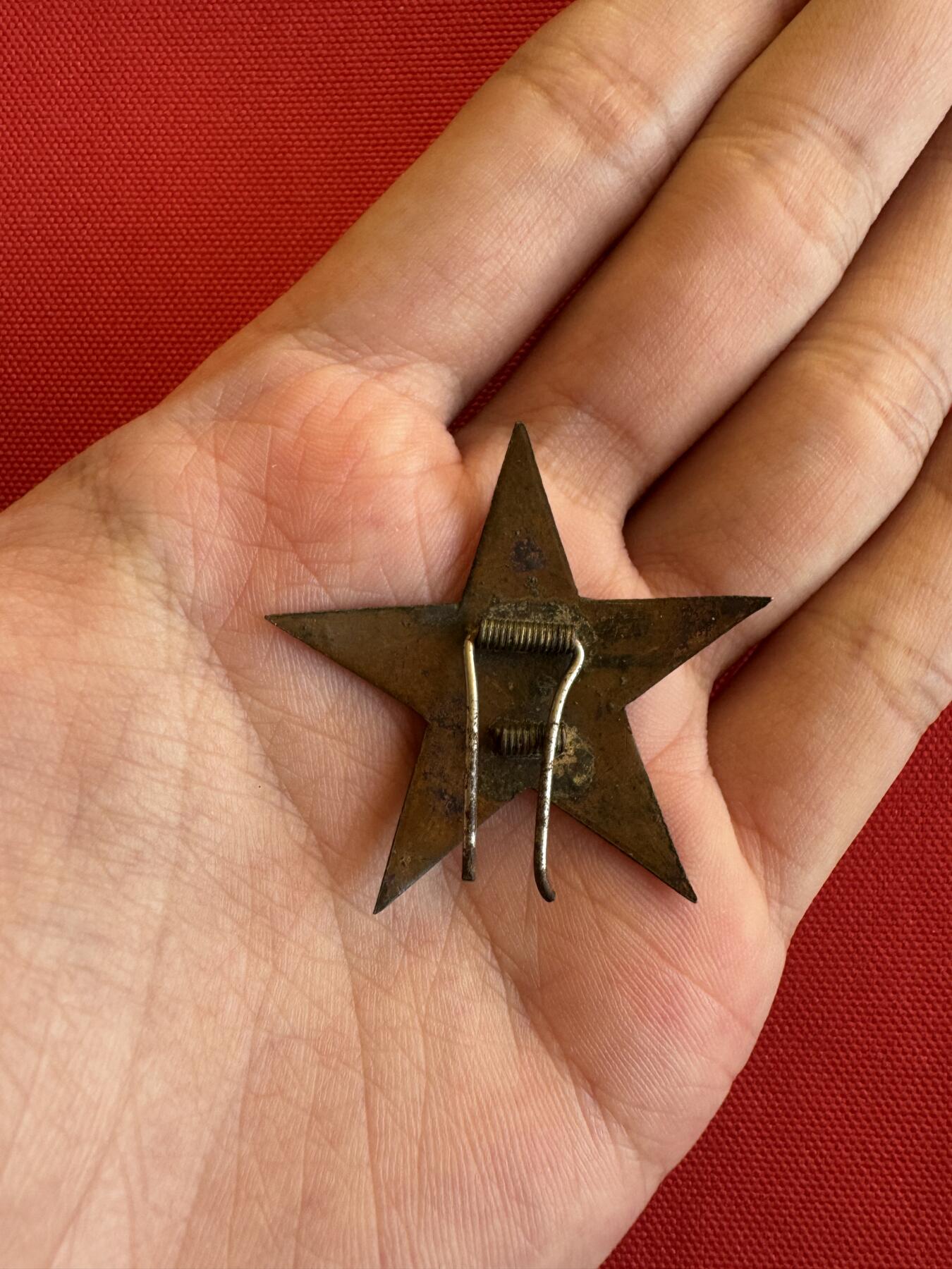 五哥徽章群   15号周六晚上八点4群联拍 帽徽