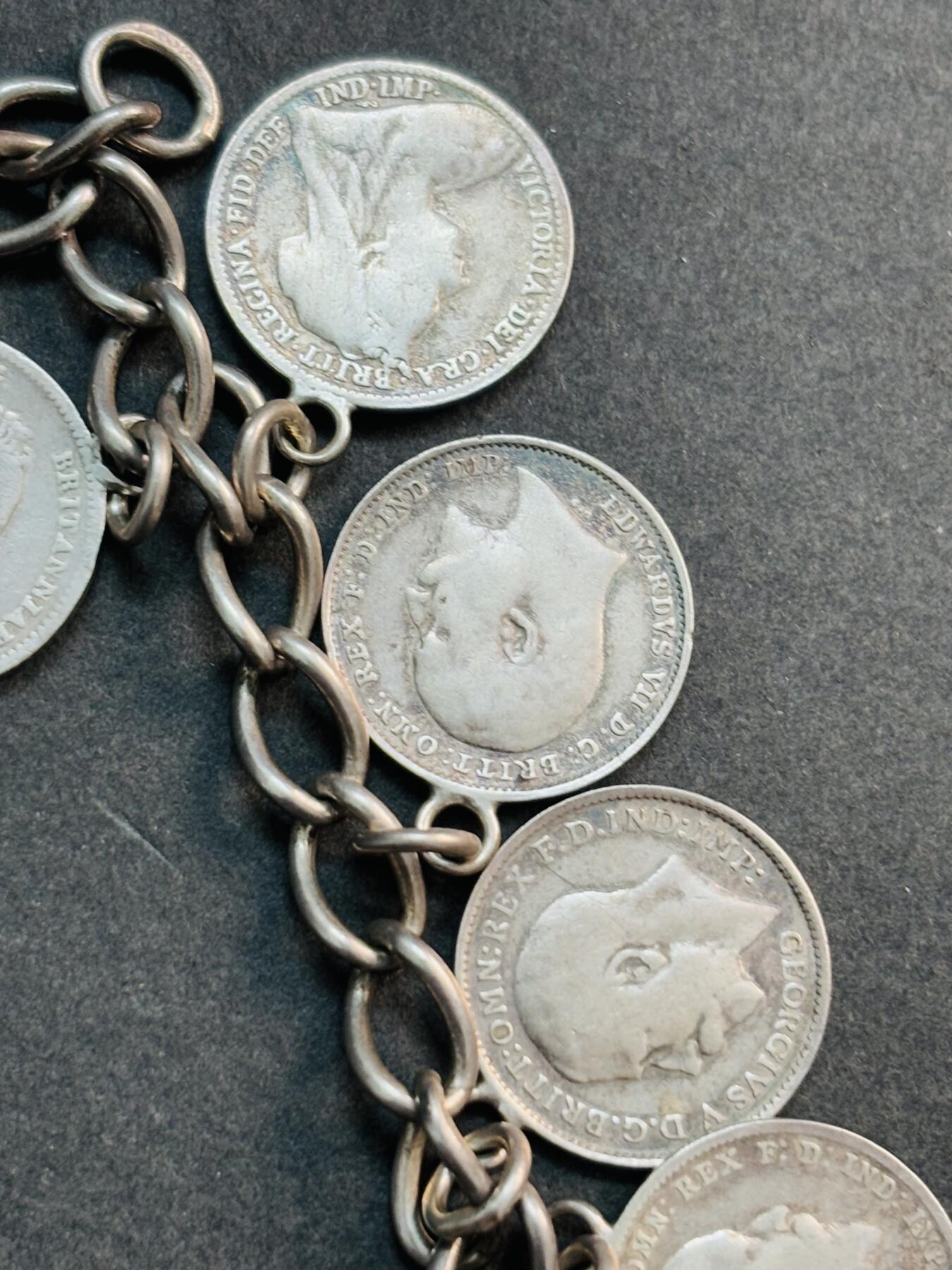 文馨钱币收藏第 281 场，【 长期接收代拍品】银元，银币，套币，纸币专场（本场截拍后休息三天，19 号发货） 少见英国银币手链，威廉四世，维多利亚，爱德华七世，乔治五世，均为 925 高银，链子也是银的，共计 23 克