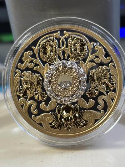 第181期拍卖 - 加拿大2021年闪耀的心镶嵌冰与火之恋钻石精制银币，20.86克，9999银，发行750枚