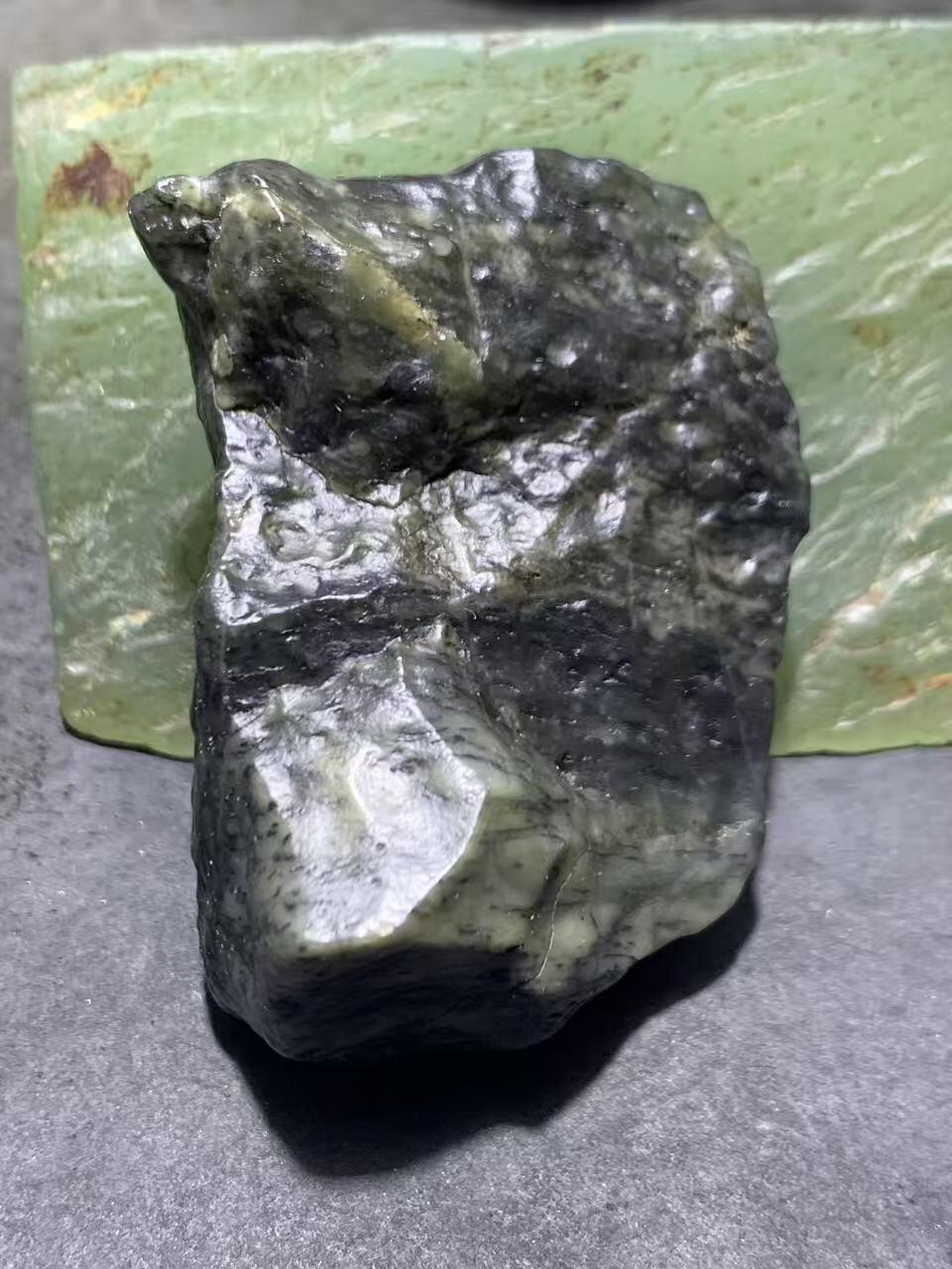 新疆戈壁风化纹和田玉青花玉原石一颗