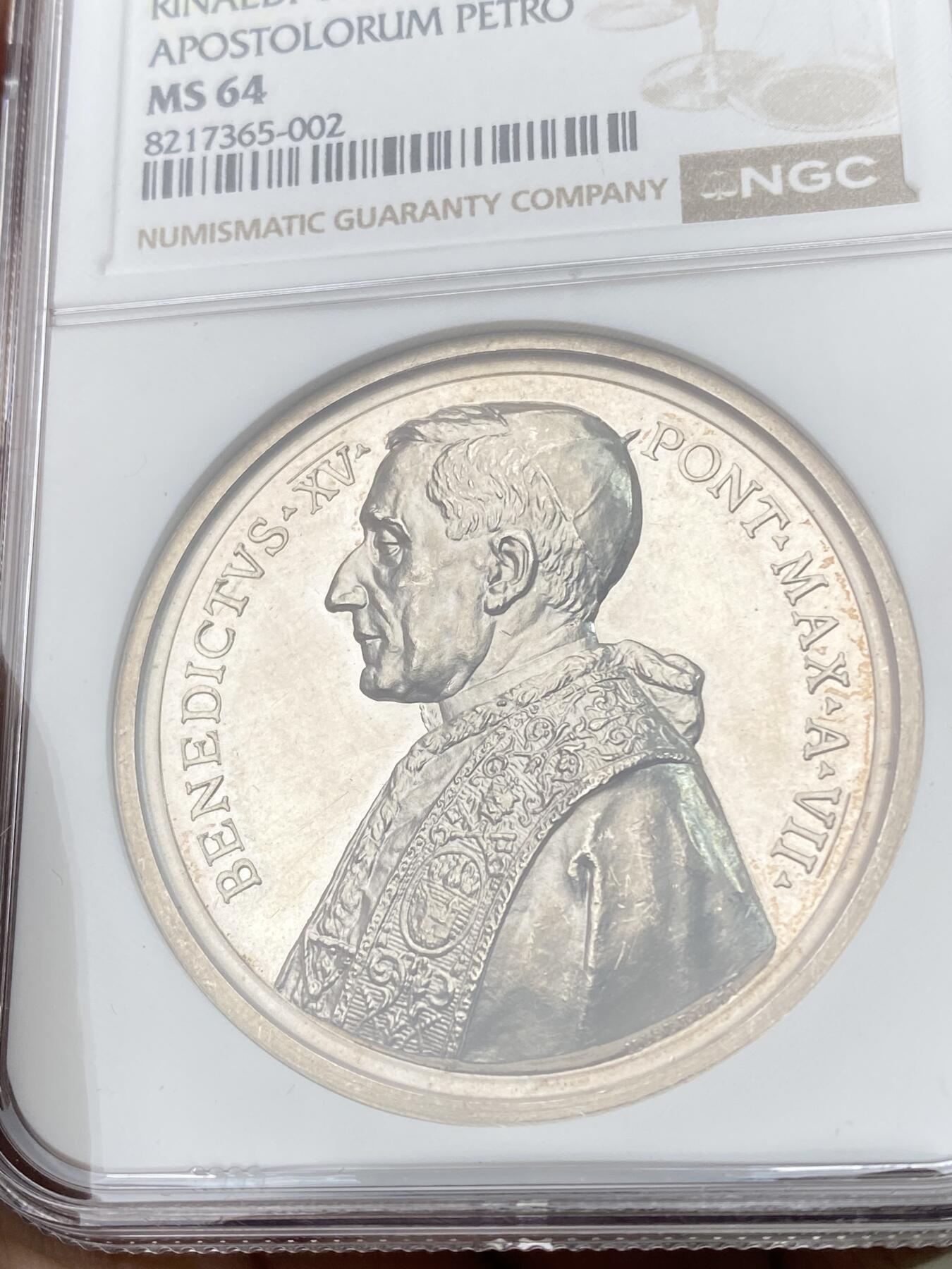 万国钱币拍卖第055期 NGC MS64 1920年梵蒂冈教皇国本笃十五世使徒佩特罗纪念大银章 高浮雕双圣圣杰罗尼姆和圣以法莲研读圣经 雄狮安坐在旁 镜面喷砂质感顶级收藏级