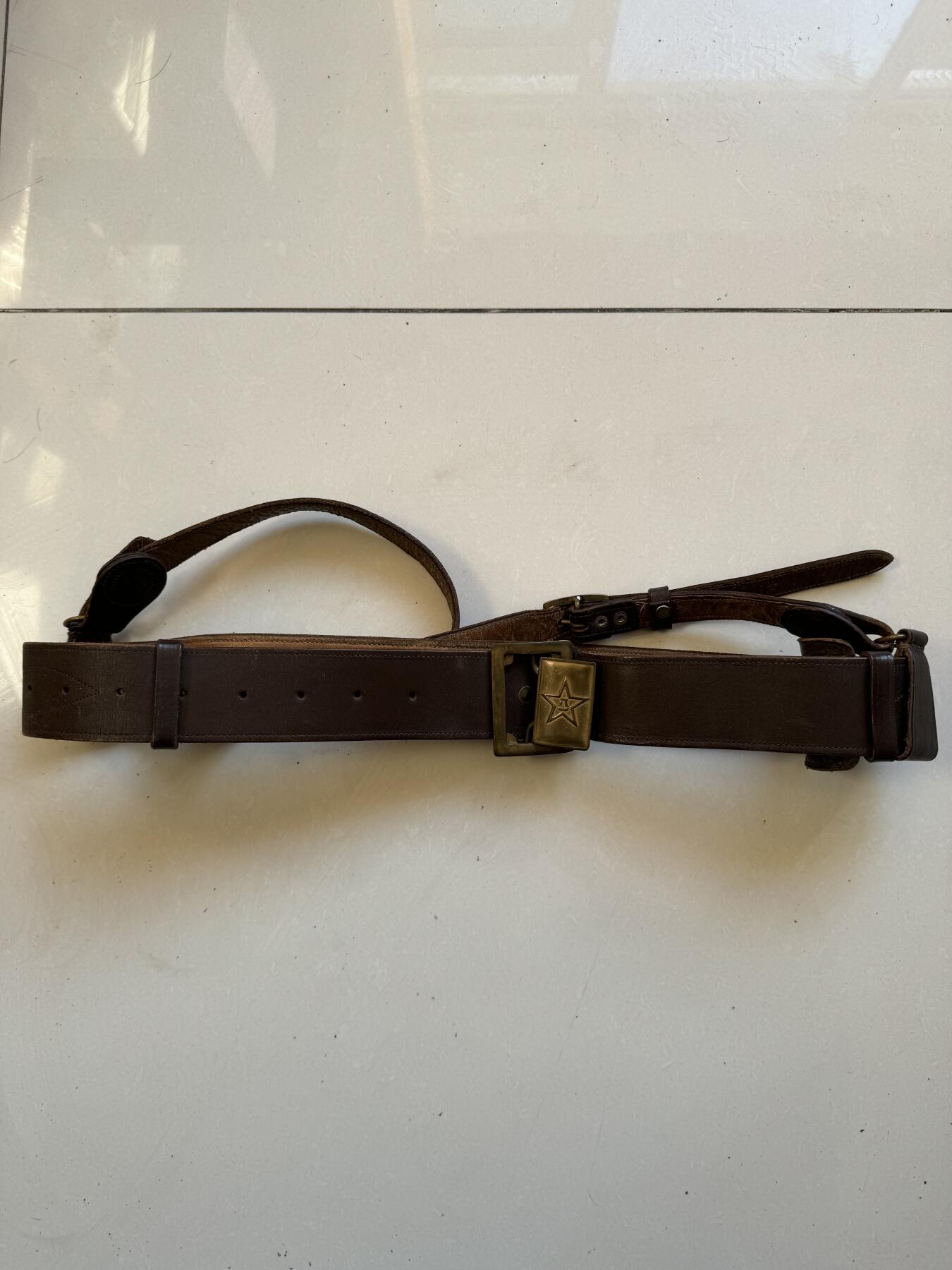 五哥徽章群   15号周六晚上八点4群联拍 腰带