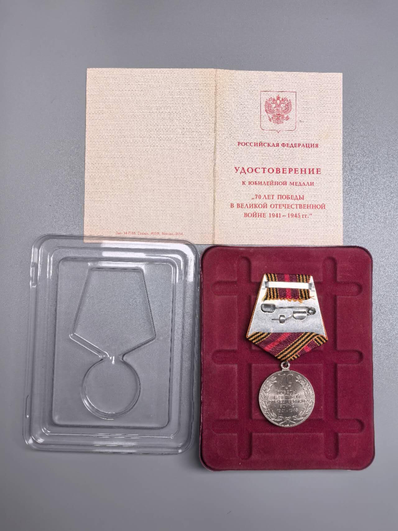 小驴勋章奖章收藏11月15日周六晚五点拍卖（珍爱和平，收藏战争，铭记历史，勿忘国耻，忠党爱国。有偿代拍，送拍规则在简介最后，参拍须阅读规则后再参拍，关系到运费包装发货时效真假辨别等关键信息，拍卖时不再发原图，看大图店主微信码在拍卖店铺介绍里）