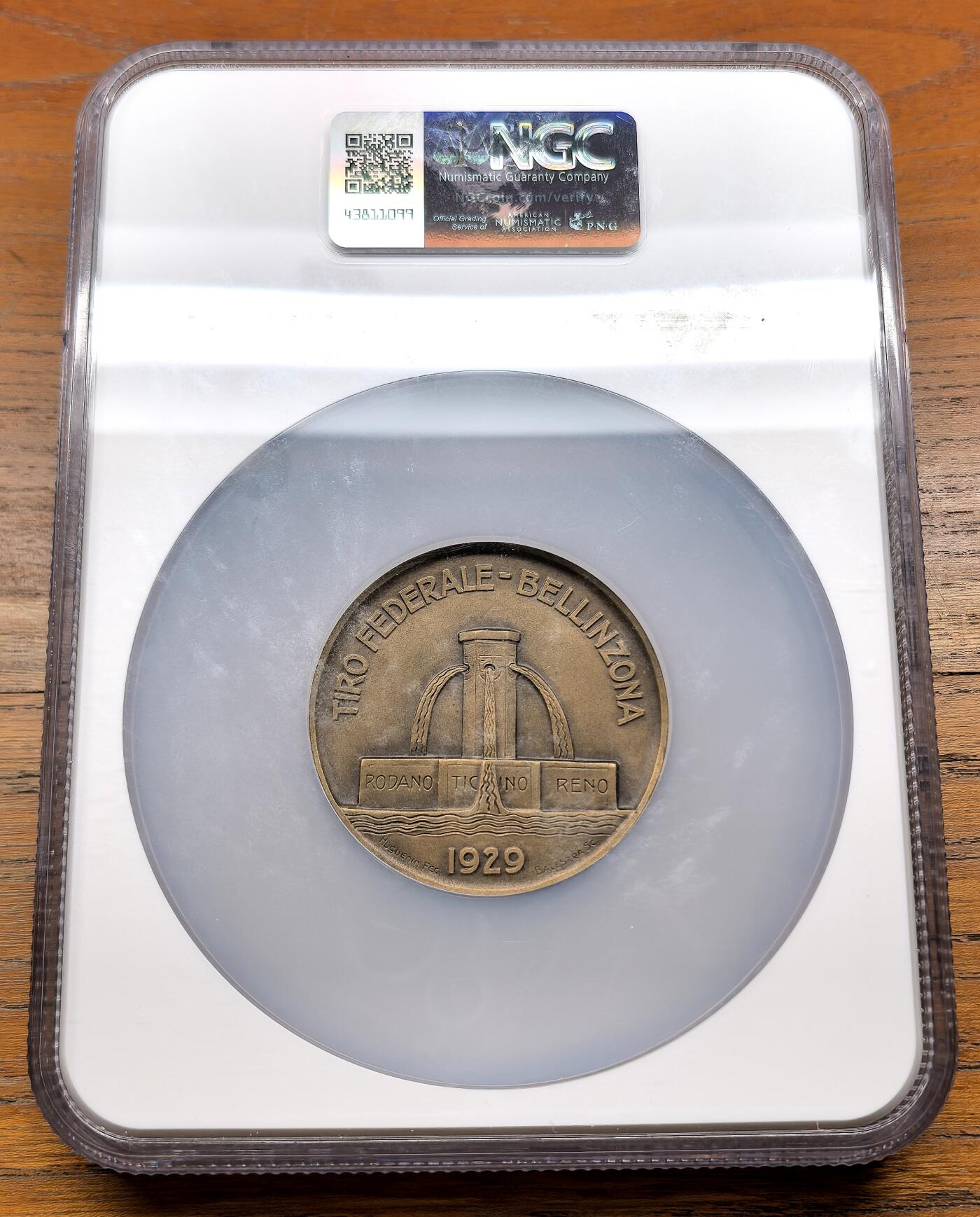 泉海漫舟·凡希社世界钱币微拍第三百十四期 1929瑞士提契诺州贝林佐纳射击节纪念大铜章NGC-MS64，稀见品种。