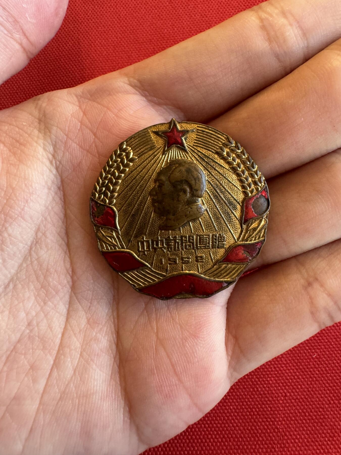 五哥徽章群   15号周六晚上八点4群联拍 铜章