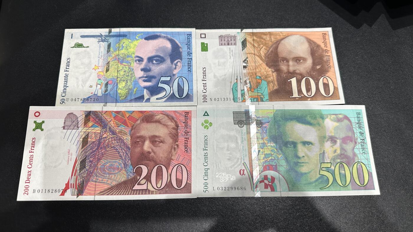 《外钞收藏家》第五百八十五期（精品场）（本平台长期征集拍品、欢迎藏友们联系合作）