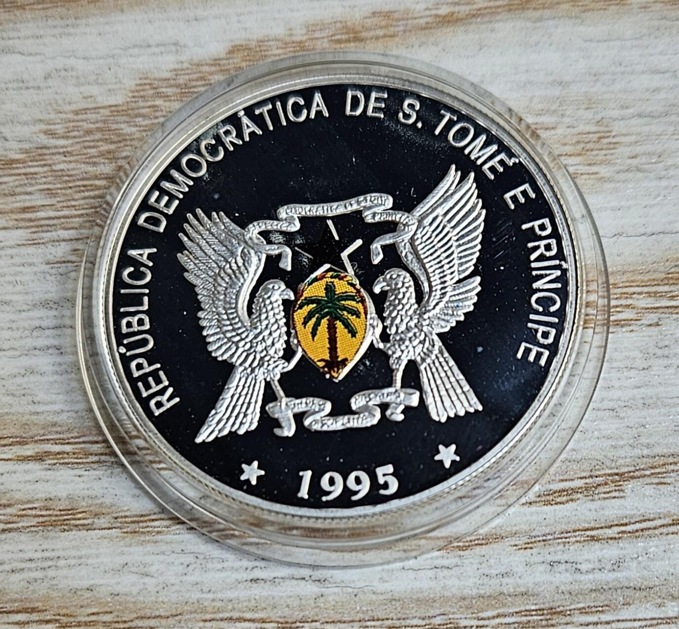 【币将精彩】世界钱币拍卖（2025-11-26） 圣多美1995年鹦鹉双面彩色银币25克世界上第一款双面彩色币